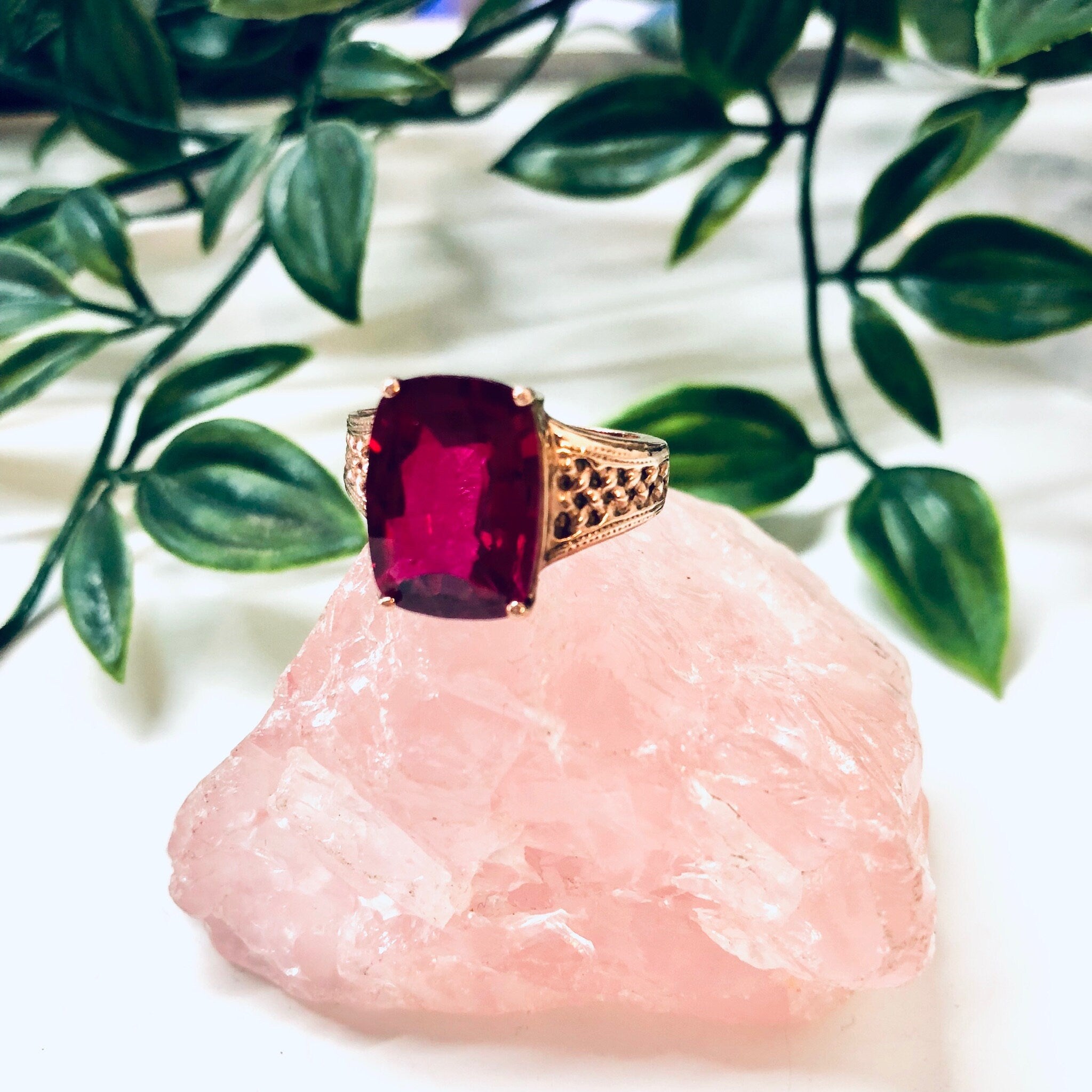 Vintage Rose Gold Toned Ring, Vintage Cocktail Ring, Pink Stone, Magenta Jewelry, Vintage Jewelry