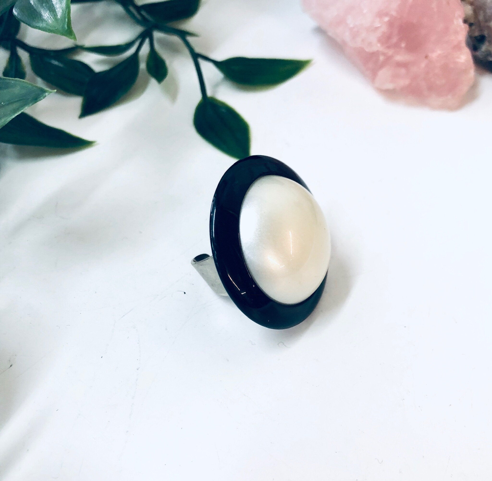 Vintage Ring, Button Ring, Black and White, Statement Jewelry, Large Ring, Adjustable Ring, Costume Jewelry, Vintage Jewelry, Cocktail Ring