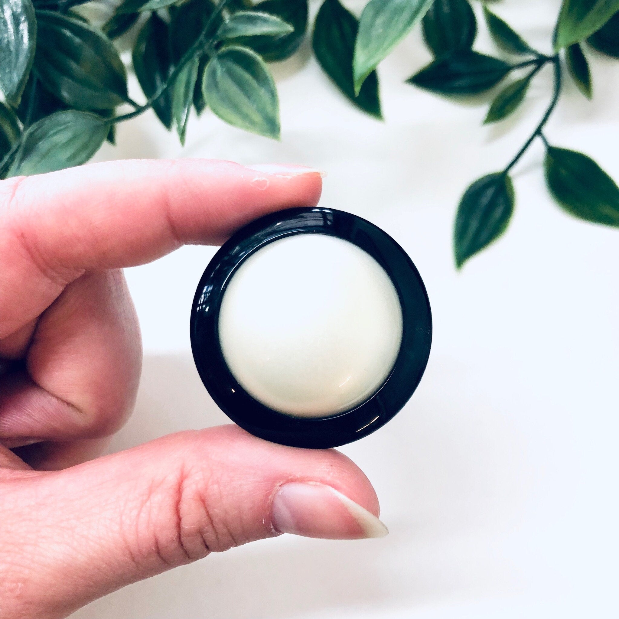 Vintage Ring, Button Ring, Black and White, Statement Jewelry, Large Ring, Adjustable Ring, Costume Jewelry, Vintage Jewelry, Cocktail Ring
