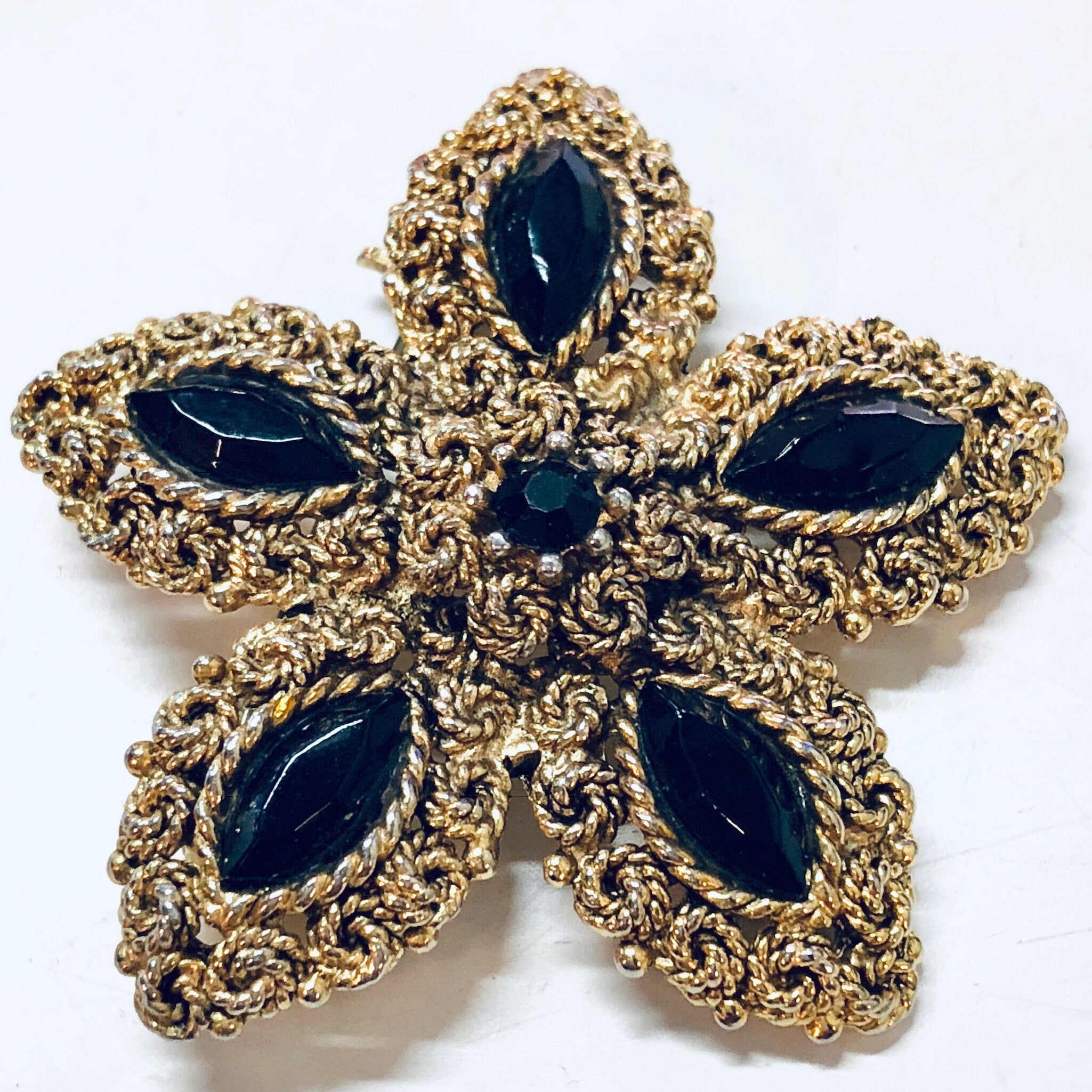 Vintage Brooch, Gold Toned Jewelry, Vintage Jewelry, Black Gemstones, Star Shaped, Star Jewelry, Vintage Pin, Costume Jewelry, Holiday Gift