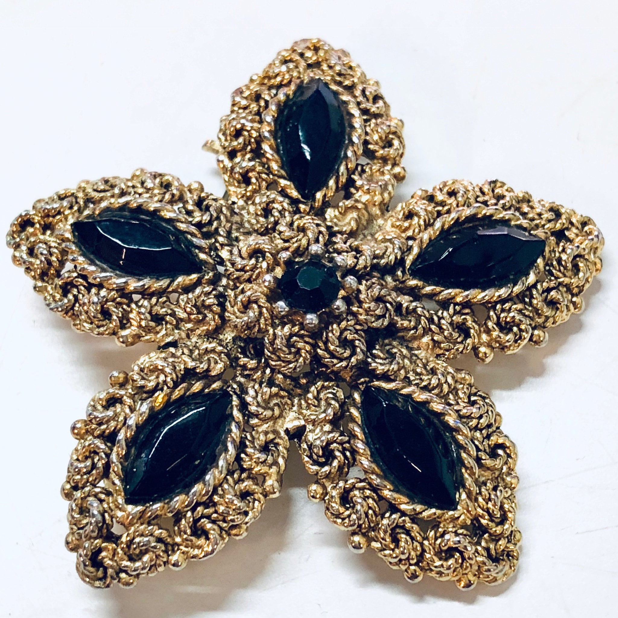 Vintage Brooch, Gold Toned Jewelry, Vintage Jewelry, Black Gemstones, Star Shaped, Star Jewelry, Vintage Pin, Costume Jewelry, Holiday Gift