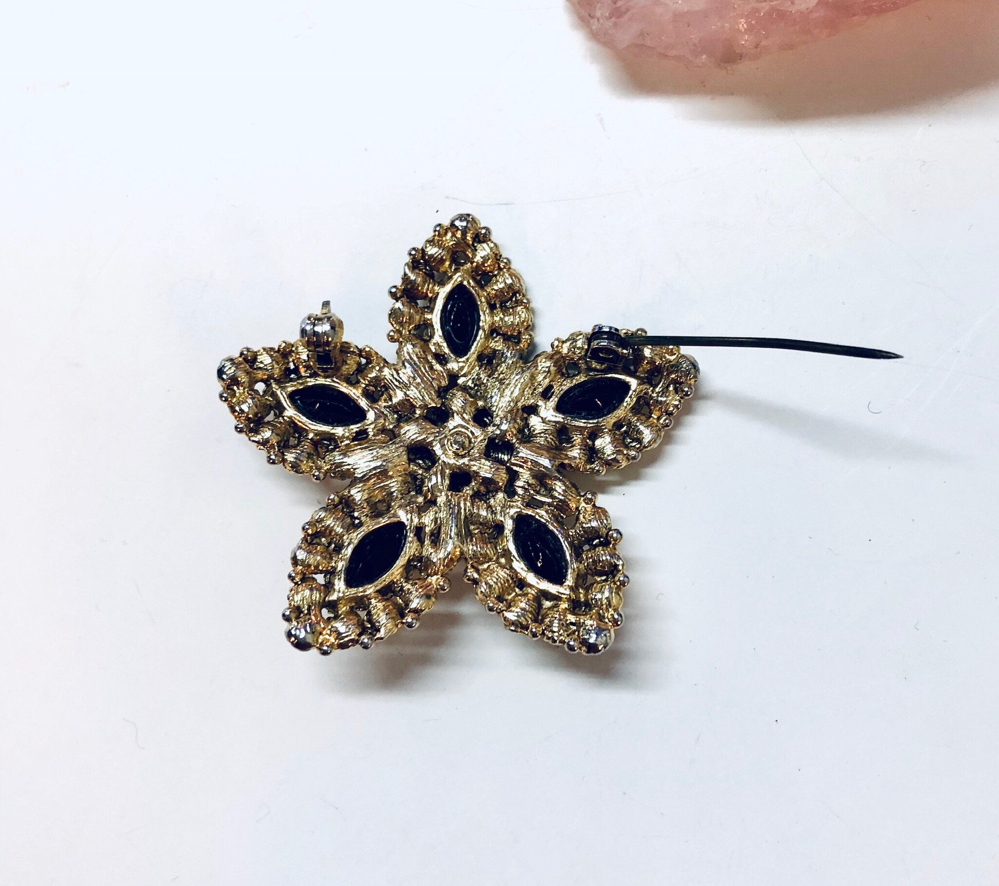Vintage Brooch, Gold Toned Jewelry, Vintage Jewelry, Black Gemstones, Star Shaped, Star Jewelry, Vintage Pin, Costume Jewelry, Holiday Gift