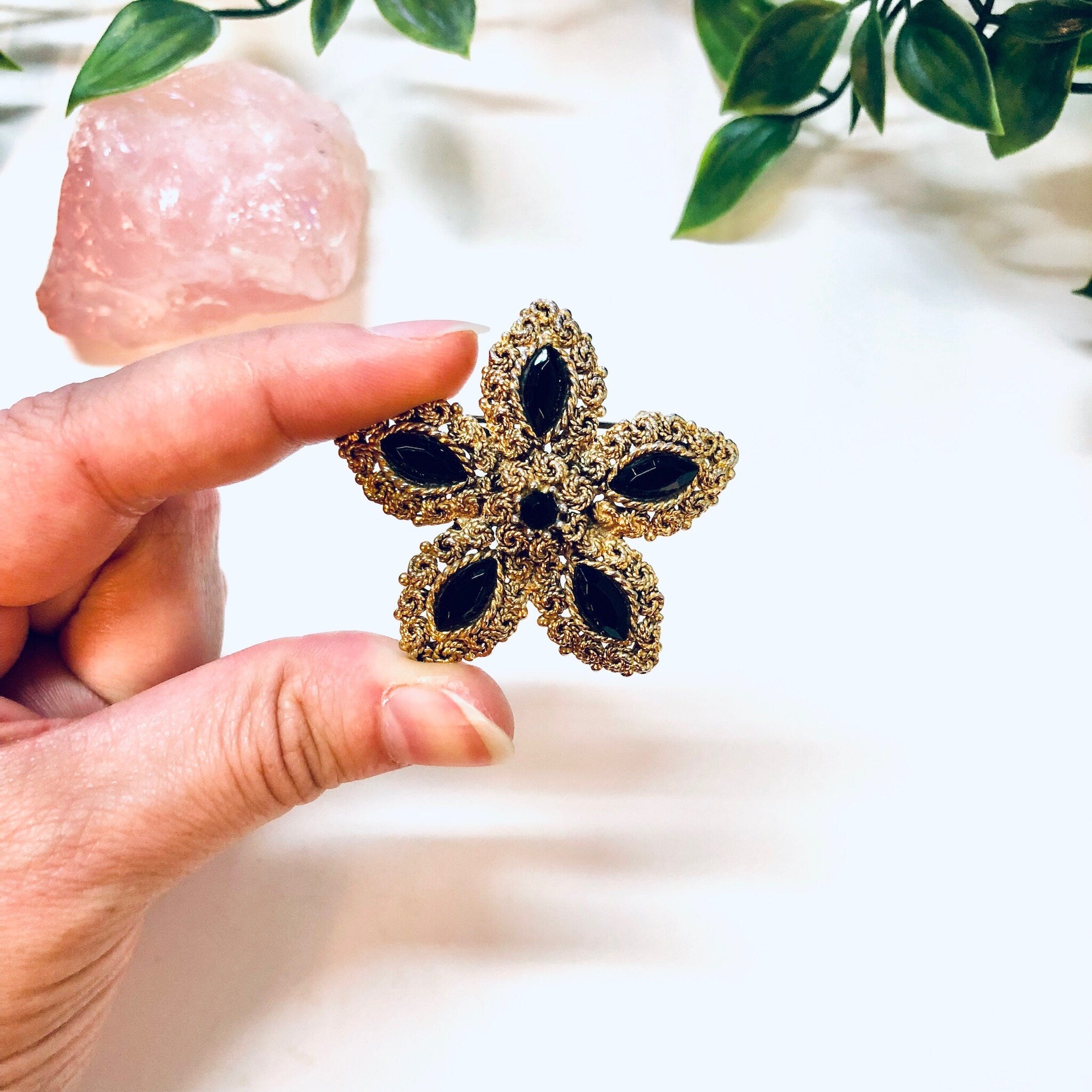 Vintage Brooch, Gold Toned Jewelry, Vintage Jewelry, Black Gemstones, Star Shaped, Star Jewelry, Vintage Pin, Costume Jewelry, Holiday Gift