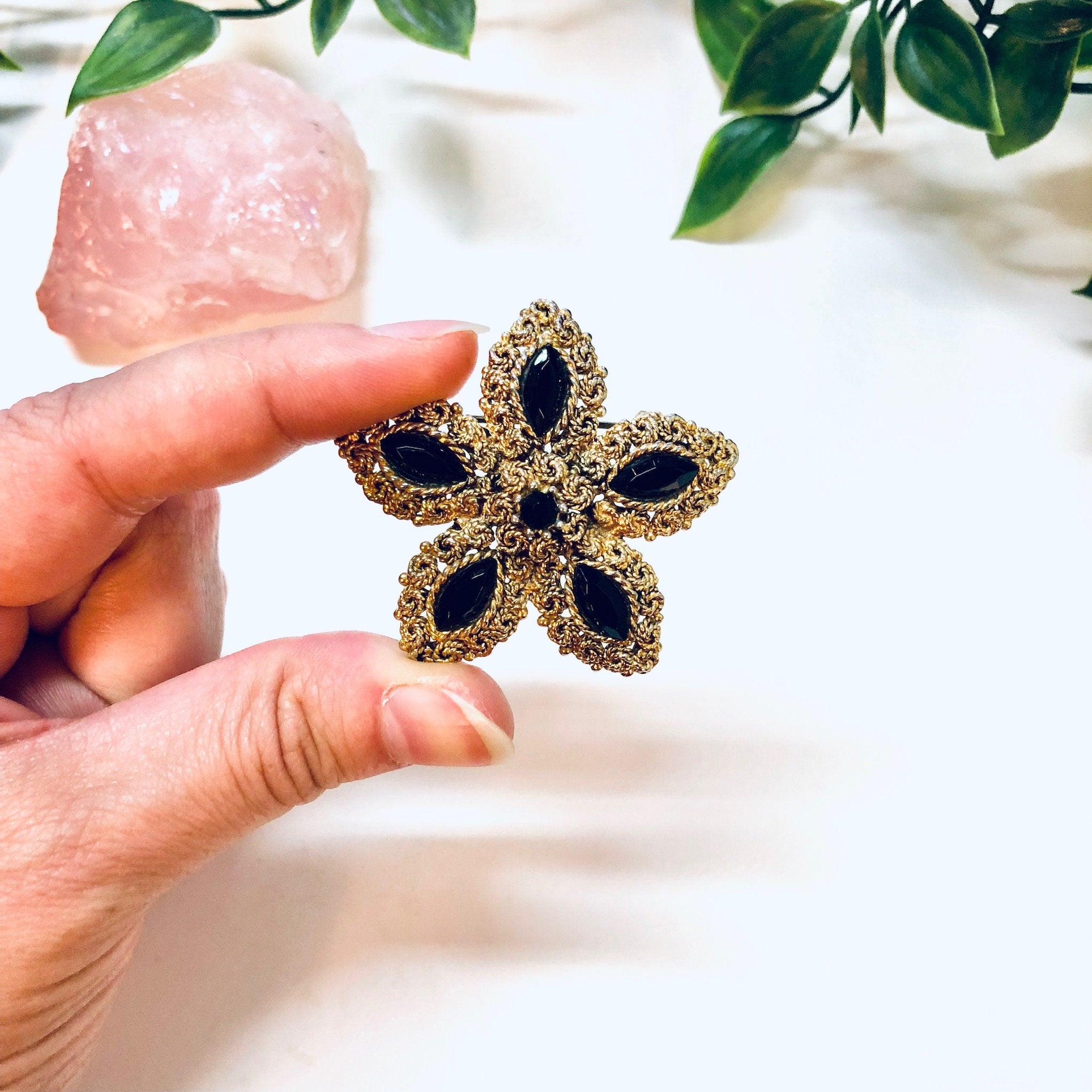 Vintage Brooch, Gold Toned Jewelry, Vintage Jewelry, Black Gemstones, Star Shaped, Star Jewelry, Vintage Pin, Costume Jewelry, Holiday Gift