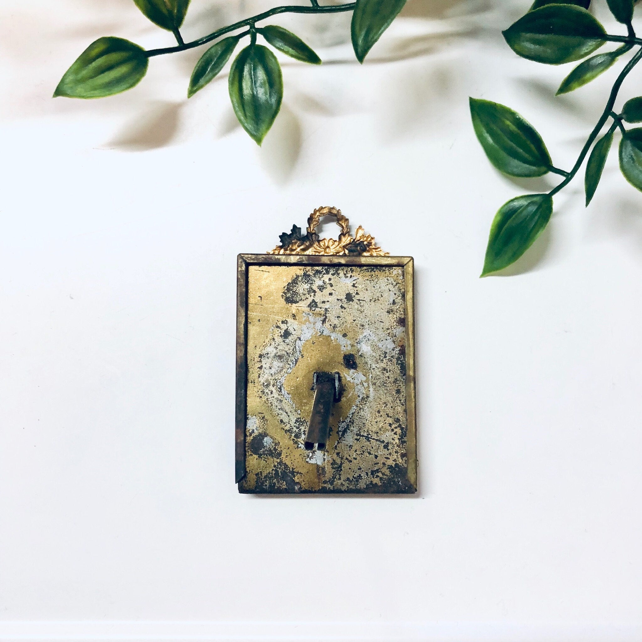 Small Antique Frame, Vintage Picture Frame, Gold Toned Picture Frame, Keepsake Frame, Ornate Frame, Small Photo, Baby Picture Standing Frame