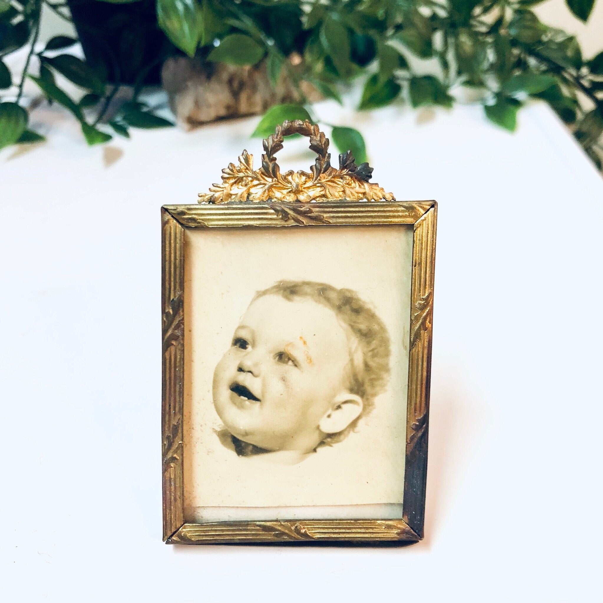 Small Antique Frame, Vintage Picture Frame, Gold Toned Picture Frame, Keepsake Frame, Ornate Frame, Small Photo, Baby Picture Standing Frame