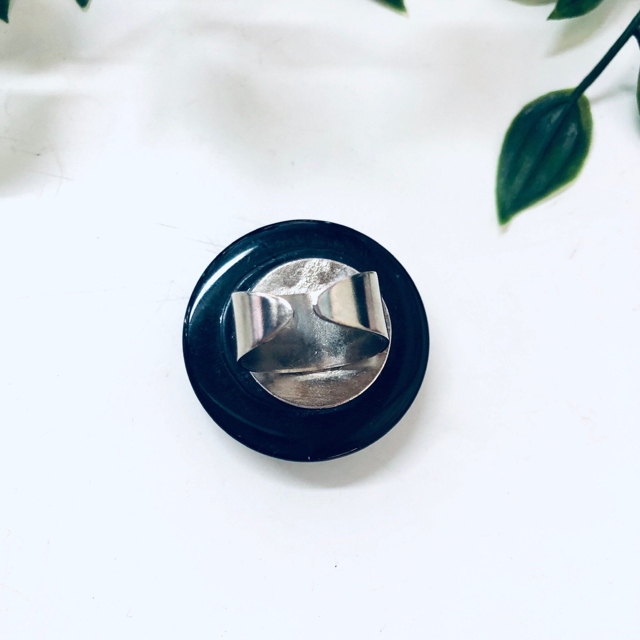 Vintage Ring, Button Ring, Black and White, Statement Jewelry, Large Ring, Adjustable Ring, Costume Jewelry, Vintage Jewelry, Cocktail Ring