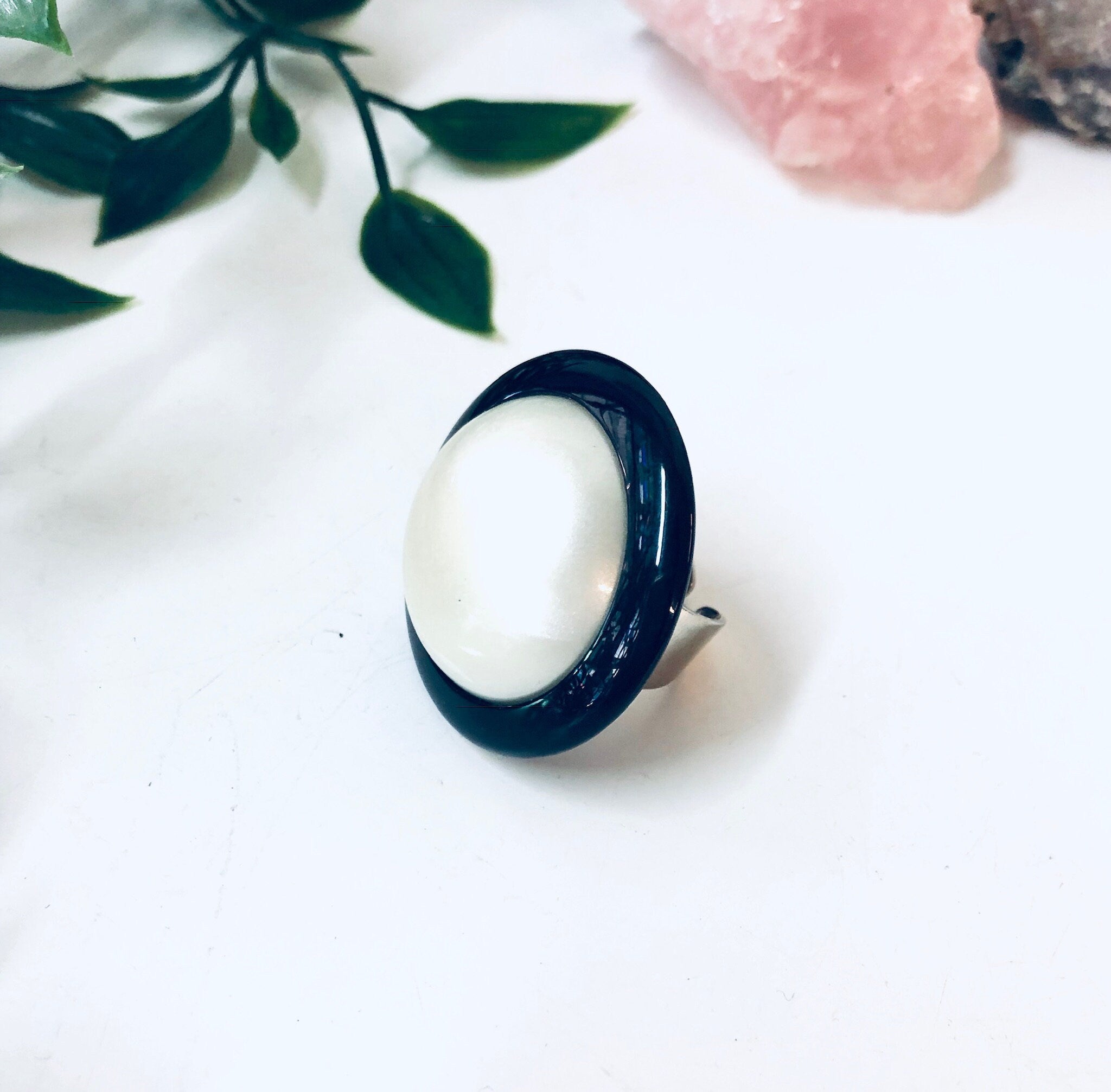 Vintage Ring, Button Ring, Black and White, Statement Jewelry, Large Ring, Adjustable Ring, Costume Jewelry, Vintage Jewelry, Cocktail Ring