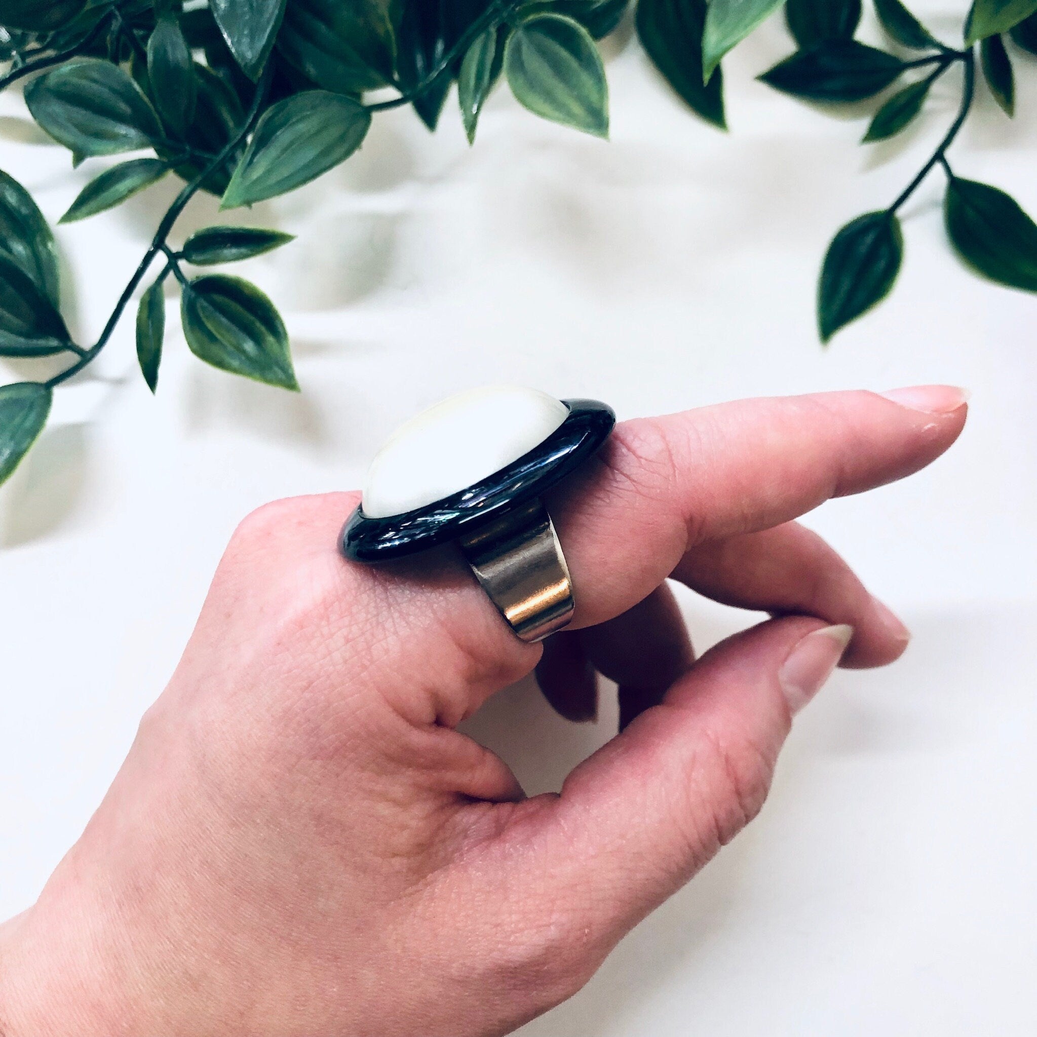 Vintage Ring, Button Ring, Black and White, Statement Jewelry, Large Ring, Adjustable Ring, Costume Jewelry, Vintage Jewelry, Cocktail Ring
