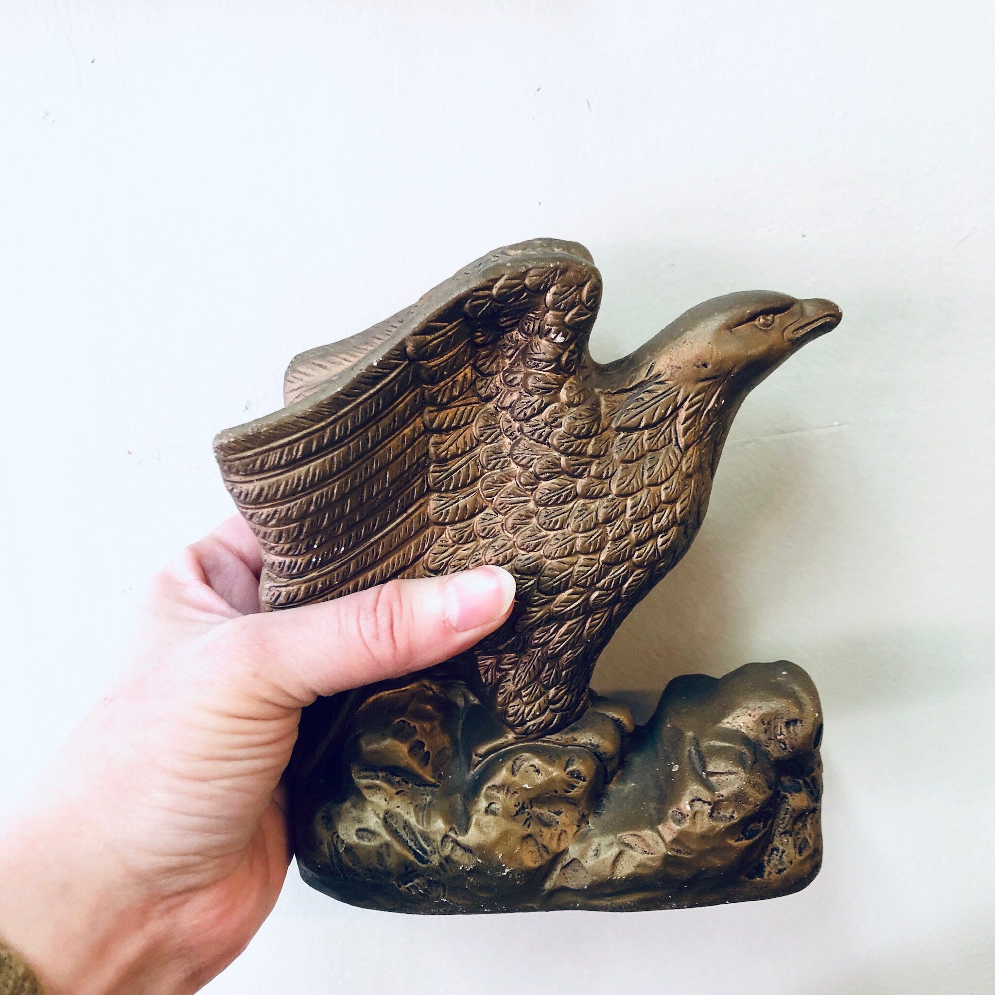 Vintage ceramic eagle bookends with detailed gold-toned finish, depicting two soaring eagles, perfect for library or bookshelf decor.