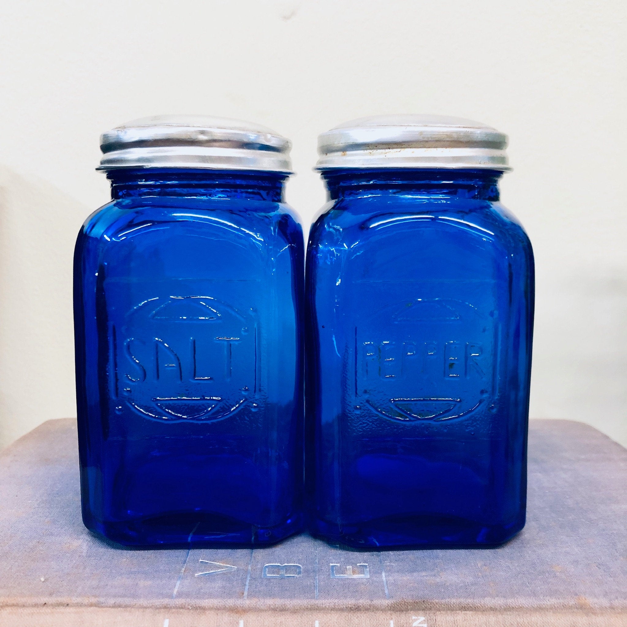 Salt and Pepper Shakers, Cobalt Blue Shakers, Vintage Shakers, Diner Shakers, Dark Blue Glass, Vintage Glass, Vintage Home Decor, Blue