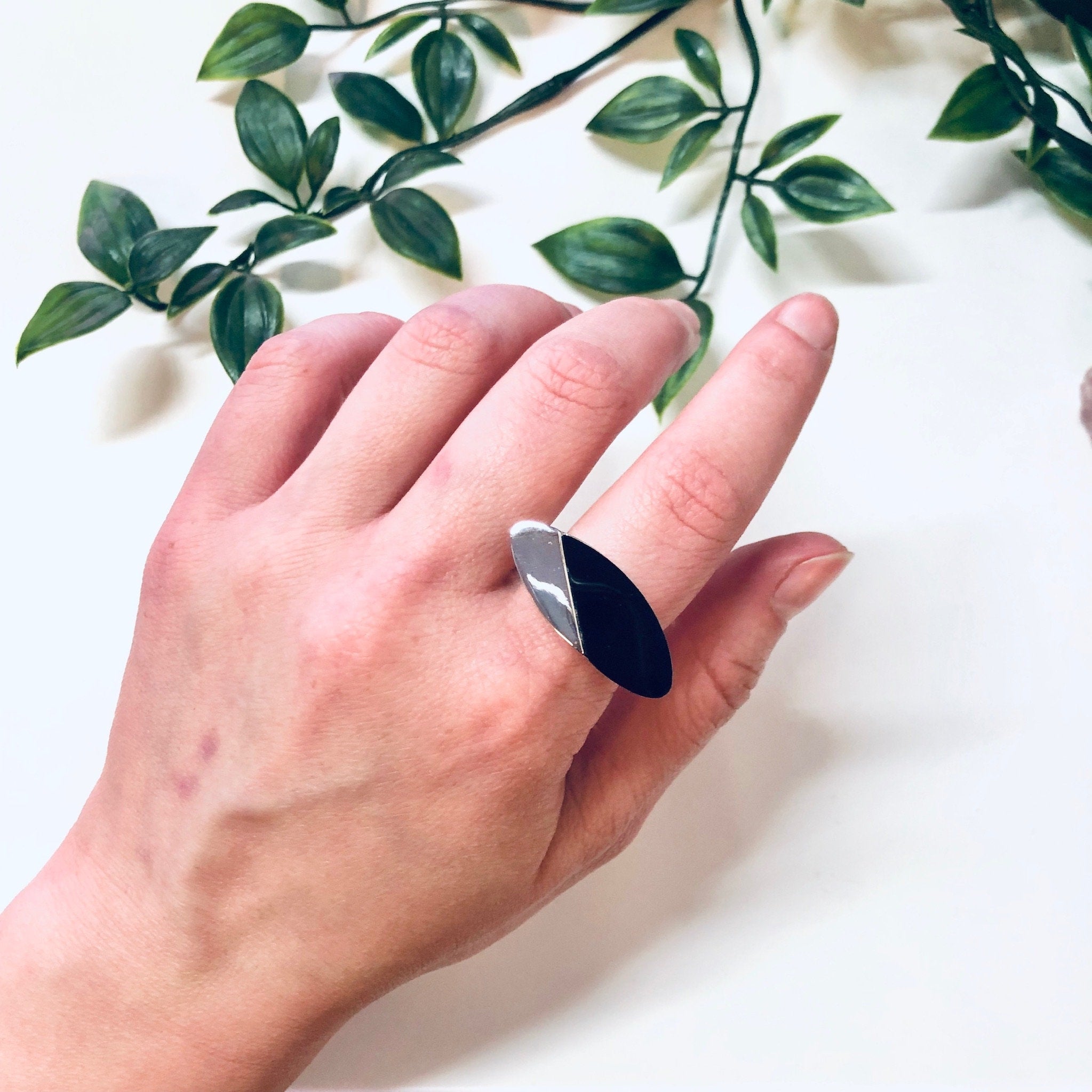 Vintage Silver Ring, Black Onyx Ring, Silver and Black, Vintage Jewelry, Abstract Style, Minimalist Jewelry, Statement Ring, Unique Design