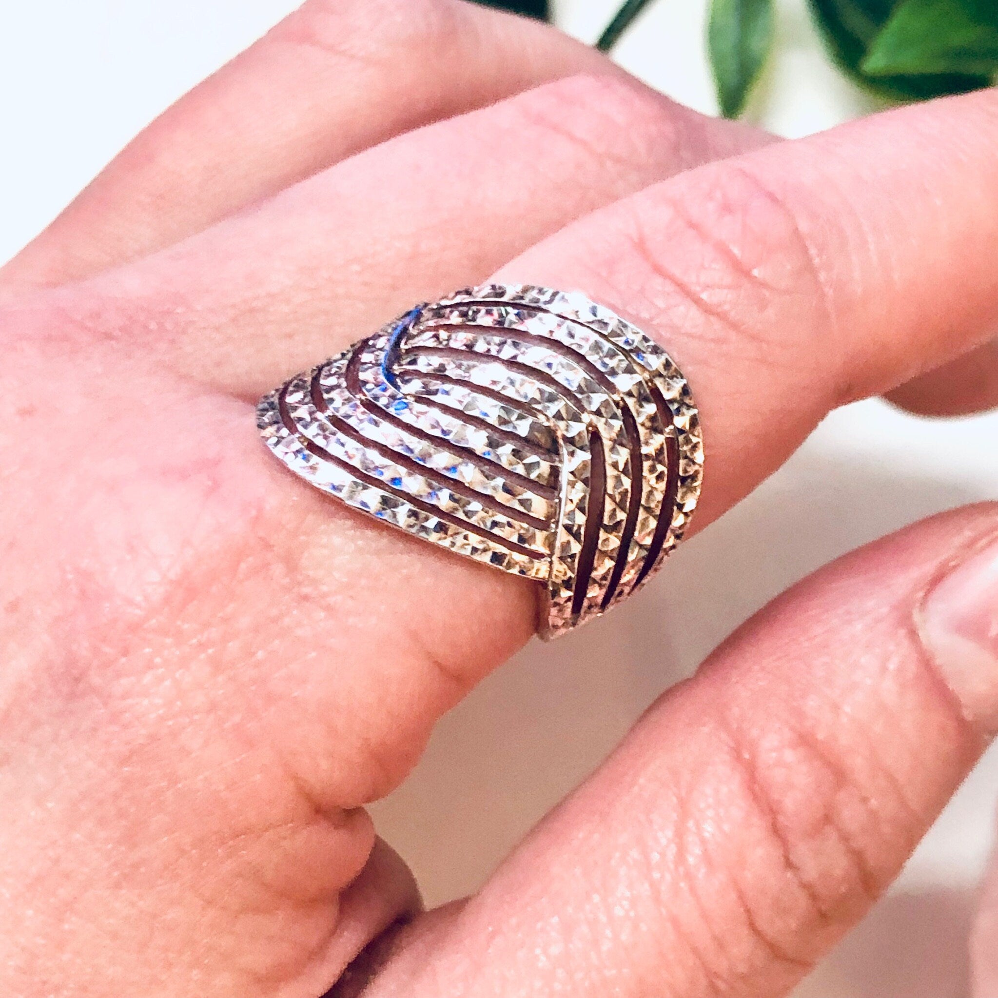 Vintage Silver Ring, Wave Design Ring, 925 Ring, Vintage Jewelry, Unique Jewelry, Sparkly Jewelry, Made in Thailand, Statement Jewelry, 925