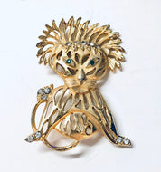 Vintage Lion Brooch, Gold Toned Brooch, Vintage Jewelry, Vintage Pin, Lion Jewelry, Animal Brooch, Green Gemstones, Unique Jewelry, Gold