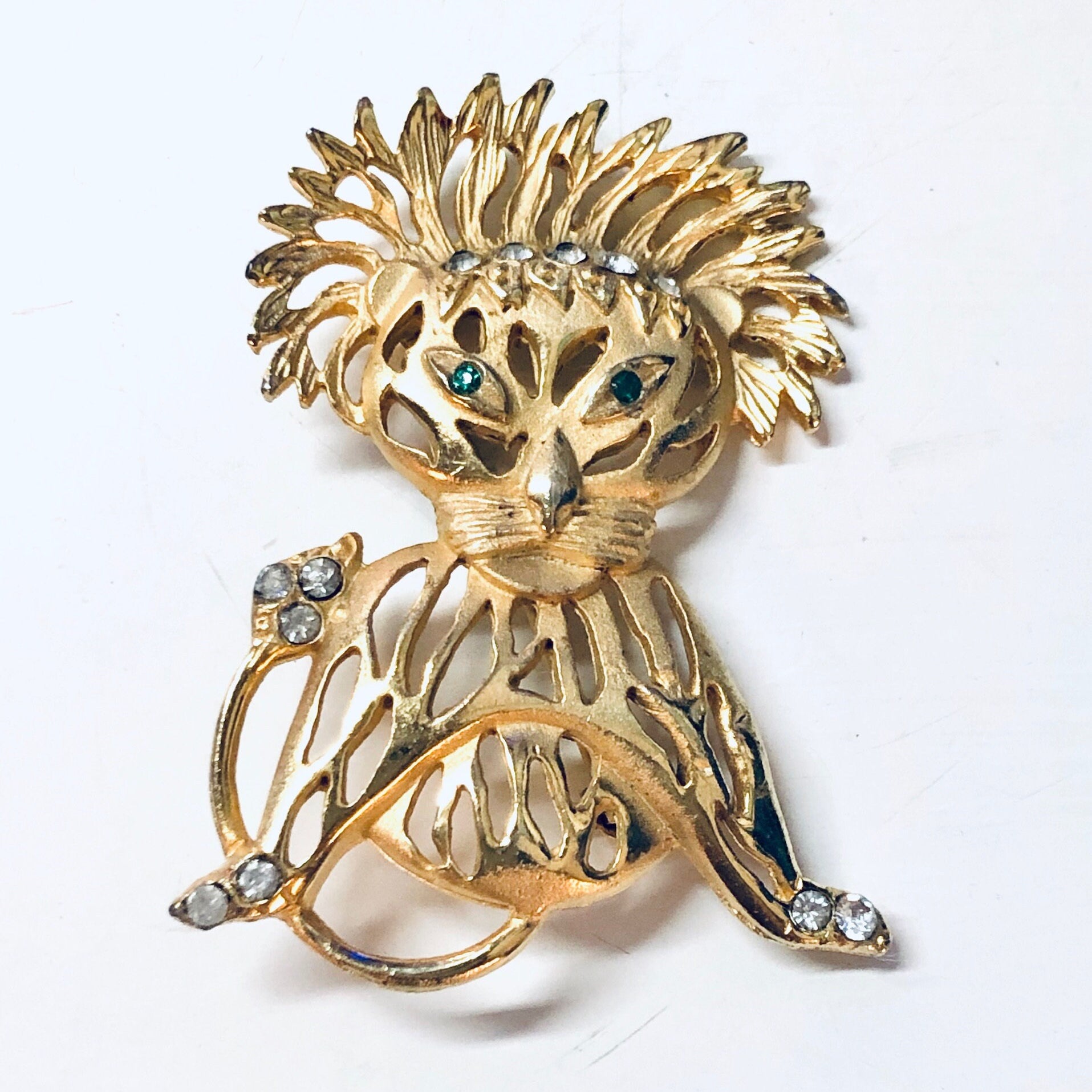 Vintage Lion Brooch, Gold Toned Brooch, Vintage Jewelry, Vintage Pin, Lion Jewelry, Animal Brooch, Green Gemstones, Unique Jewelry, Gold