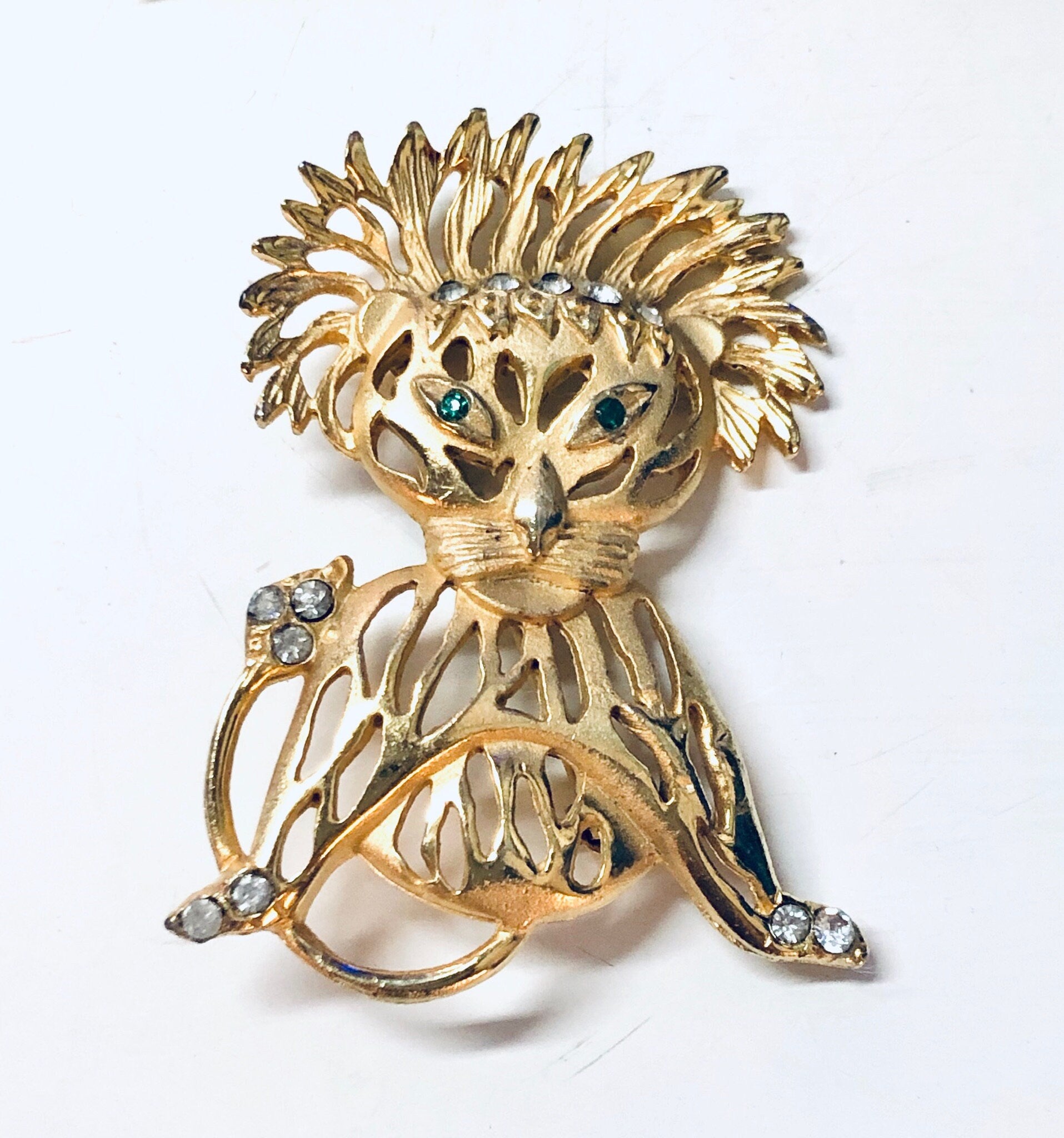 Vintage Lion Brooch, Gold Toned Brooch, Vintage Jewelry, Vintage Pin, Lion Jewelry, Animal Brooch, Green Gemstones, Unique Jewelry, Gold