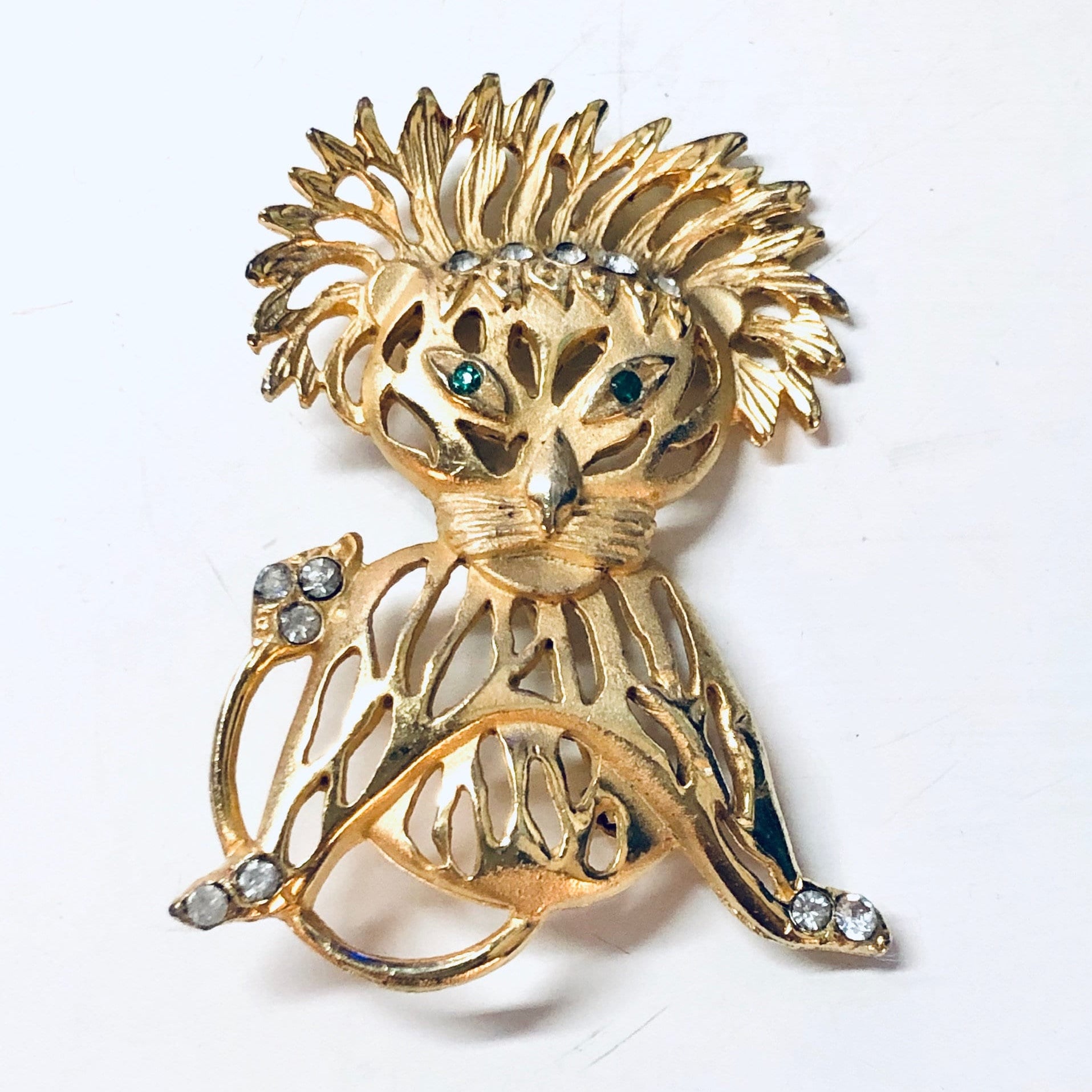 Vintage Lion Brooch, Gold Toned Brooch, Vintage Jewelry, Vintage Pin, Lion Jewelry, Animal Brooch, Green Gemstones, Unique Jewelry, Gold