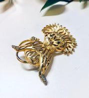 Vintage Lion Brooch, Gold Toned Brooch, Vintage Jewelry, Vintage Pin, Lion Jewelry, Animal Brooch, Green Gemstones, Unique Jewelry, Gold