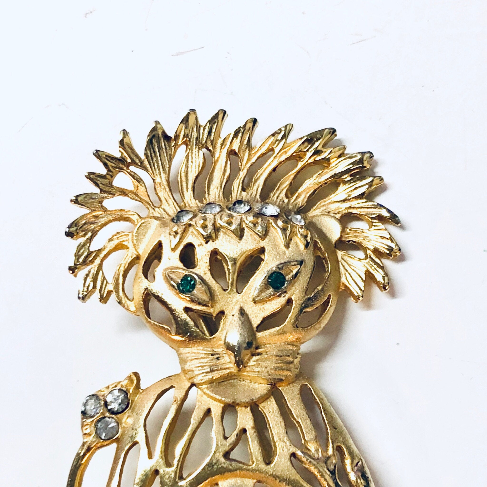 Vintage Lion Brooch, Gold Toned Brooch, Vintage Jewelry, Vintage Pin, Lion Jewelry, Animal Brooch, Green Gemstones, Unique Jewelry, Gold