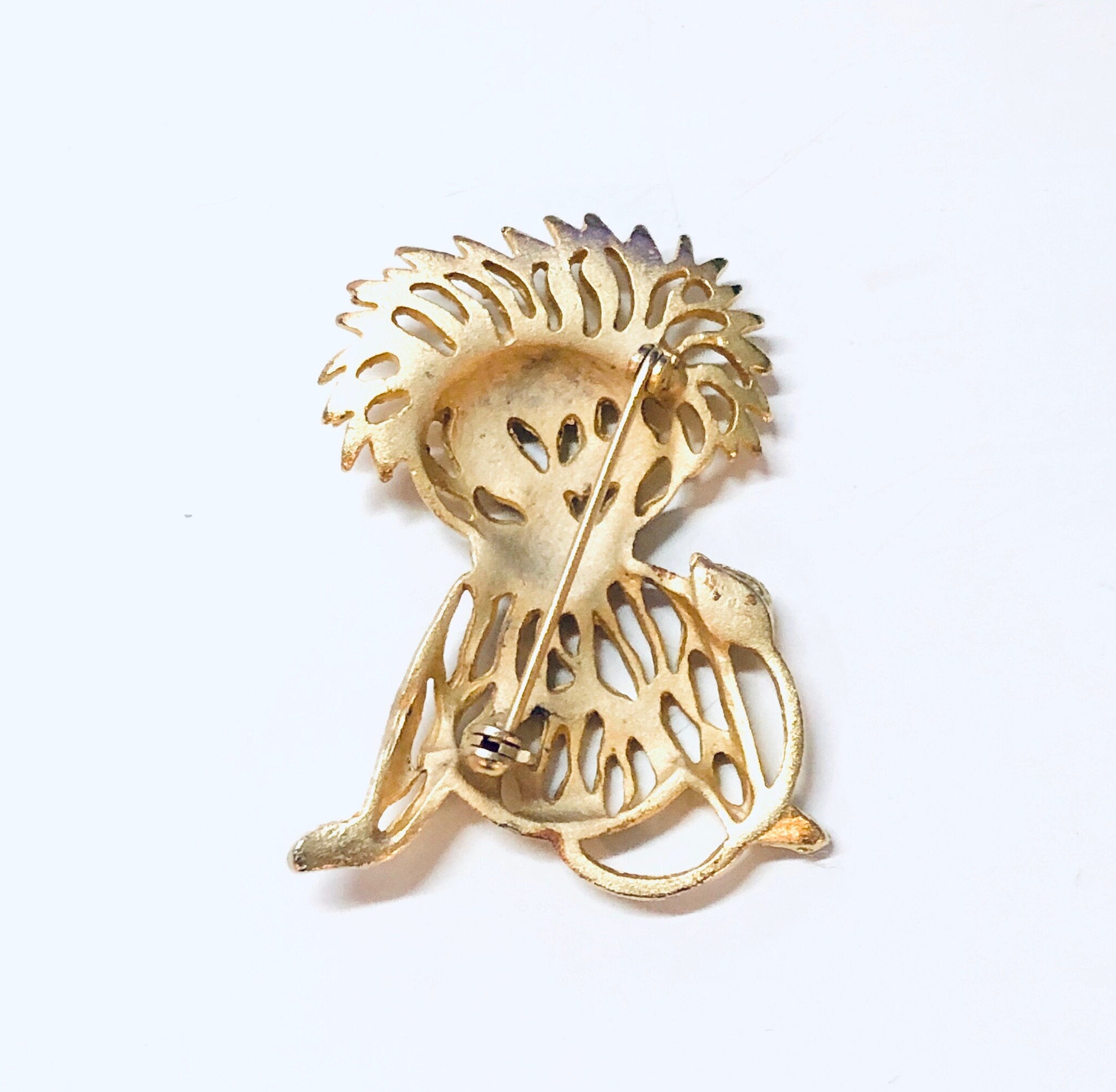 Vintage Lion Brooch, Gold Toned Brooch, Vintage Jewelry, Vintage Pin, Lion Jewelry, Animal Brooch, Green Gemstones, Unique Jewelry, Gold