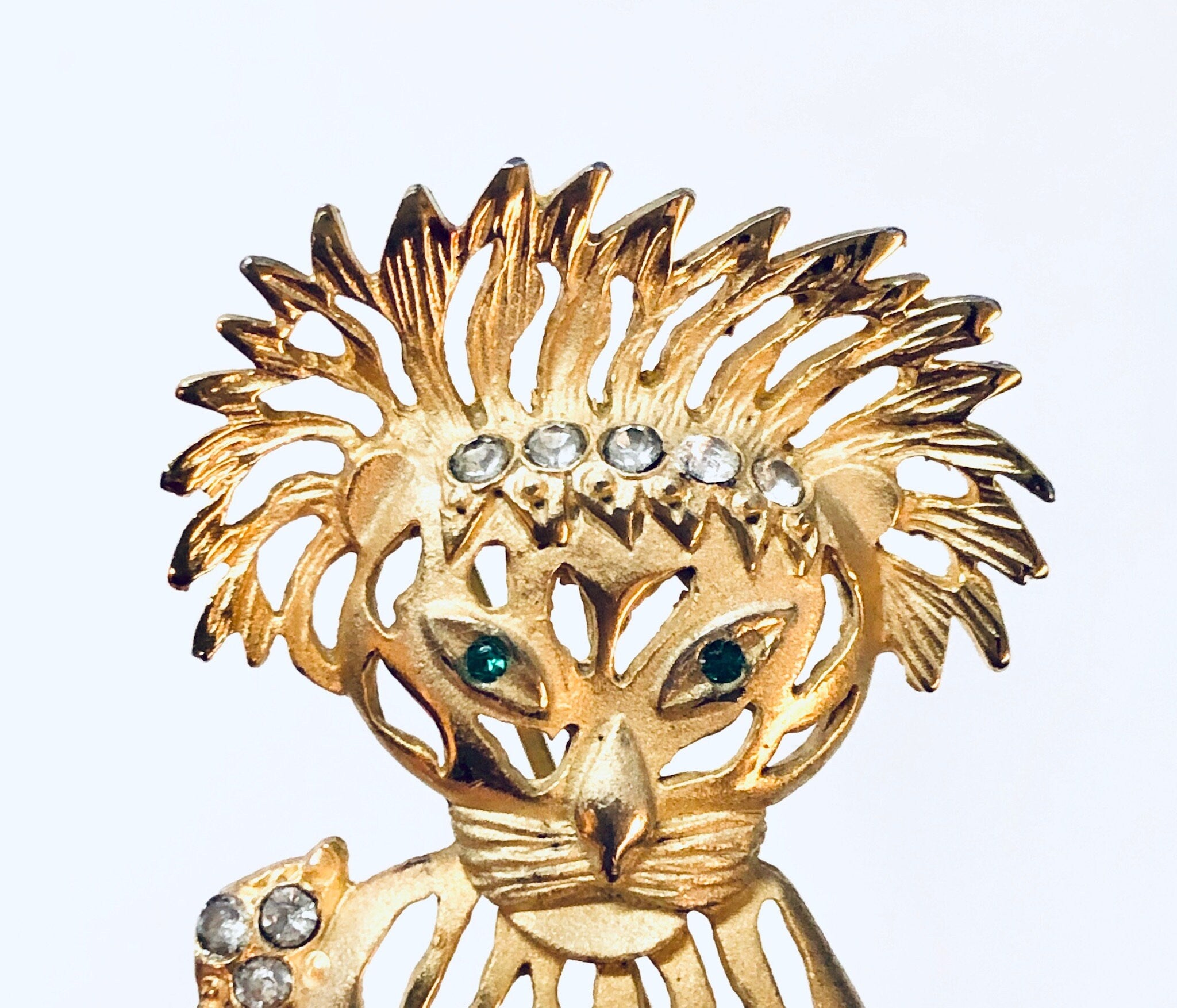 Vintage Lion Brooch, Gold Toned Brooch, Vintage Jewelry, Vintage Pin, Lion Jewelry, Animal Brooch, Green Gemstones, Unique Jewelry, Gold