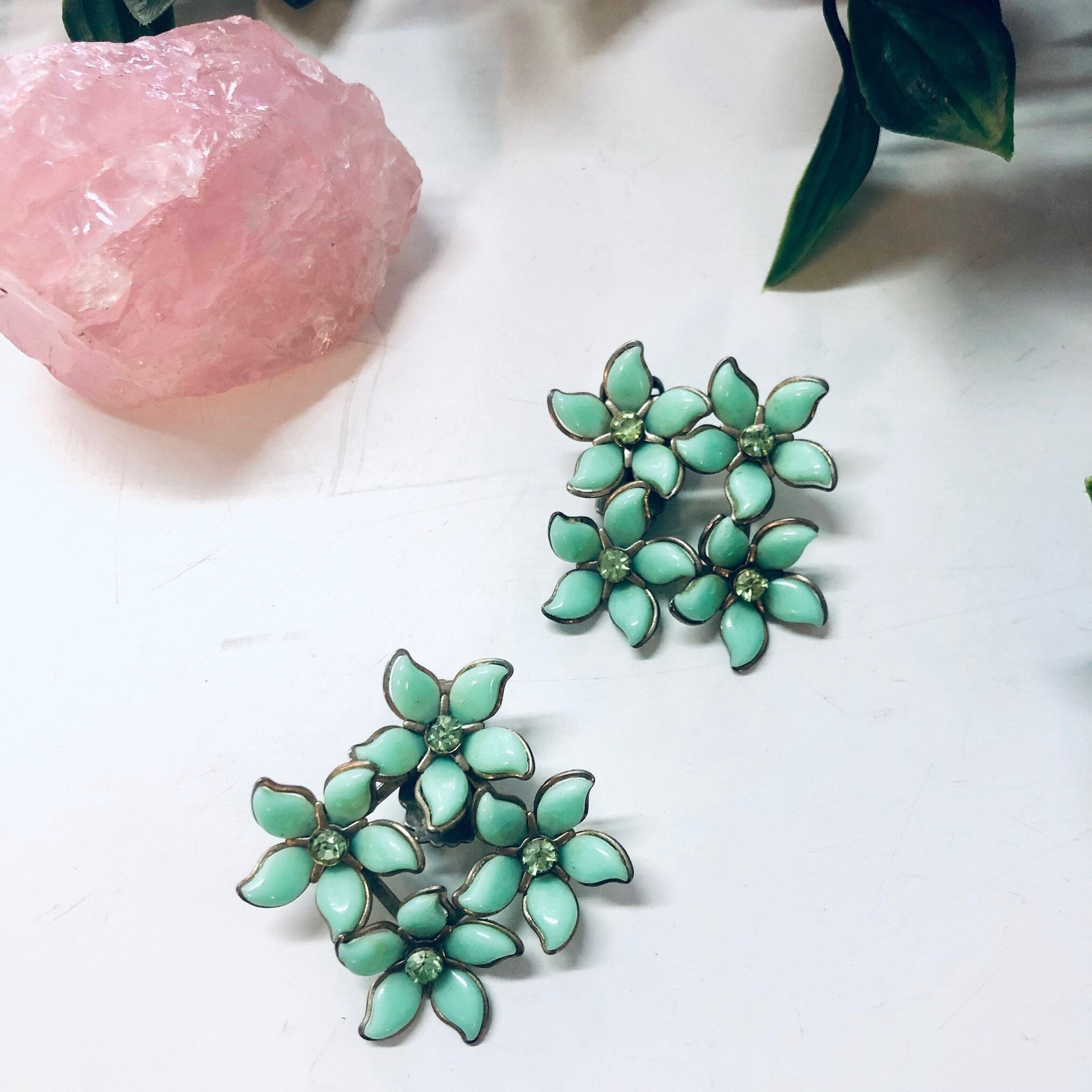 Clip On Earrings, Vintage Earrings, Costume Jewelry, Vintage Jewelry, Floral Earrings, Flower Jewelry, Green Earrings, Seafoam Green Flowers