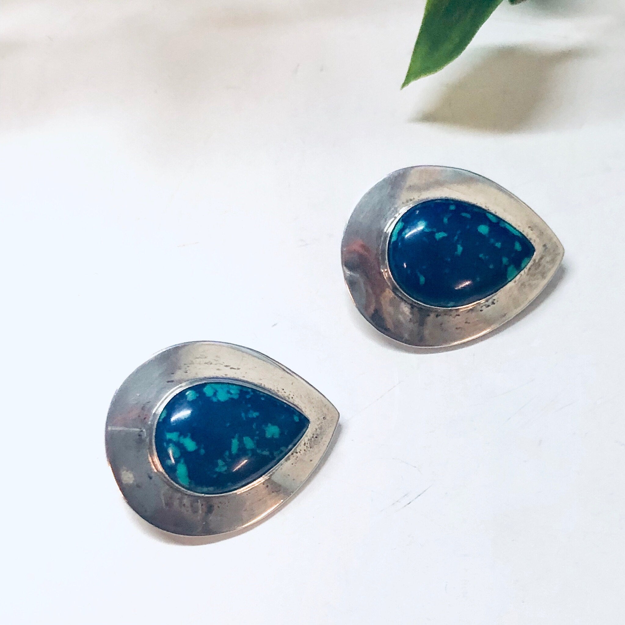 Vintage Clip On Earrings with Azurite Malachite Stones, Silver Clip On Earrings, Arctic Opal Jewelry, Teardrop Shaped Earrings, Blue, Green