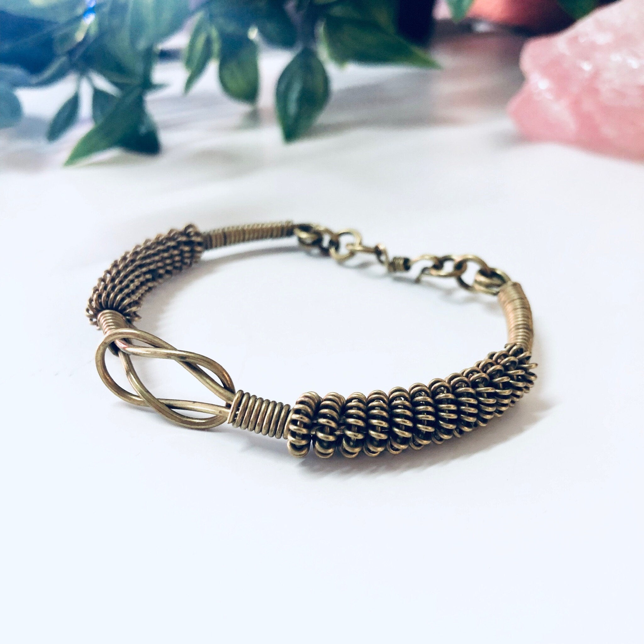 Vintage Bracelet, Unique Jewelry, Brass Bracelet, Gold Toned Jewelry, Knot Design, Small bracelet, Vintage Jewelry, Wire Bracelet, Bangle