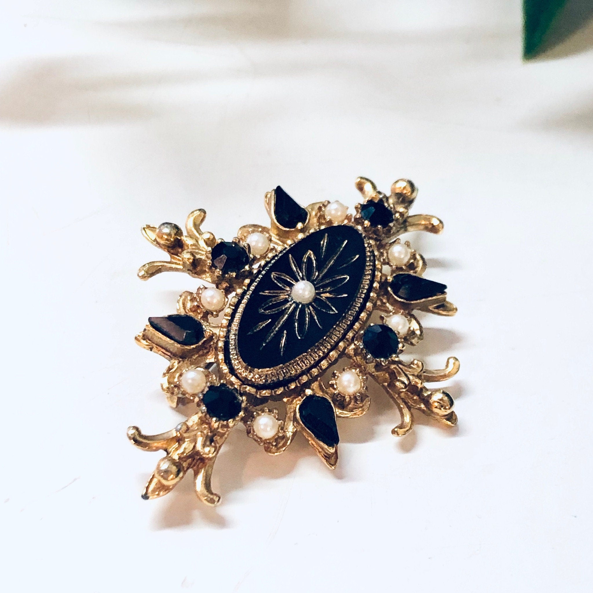 Vintage Brooch, Gold Toned Brooch, Black and Gold, Vintage Jewelry, Vintage Pin, Unique Jewelry, Statement Jewelry, Faux Pearl Pin, Black
