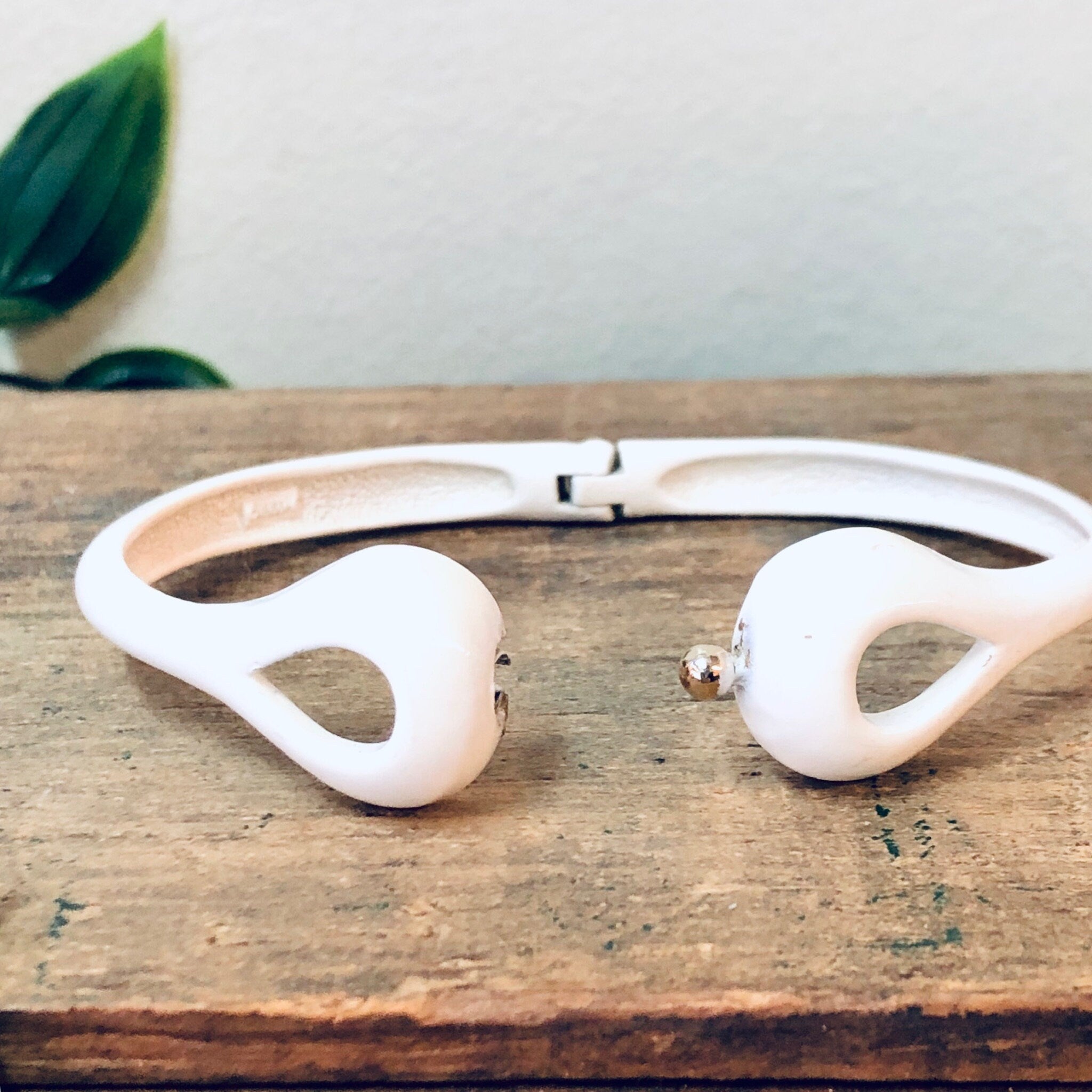 Vintage Vendome Bracelet, White Bracelet, Vendome Jewelry, Bangle Bracelet, Costume Jewelry, White Jewelry, Unique Jewelry, Cut Out Bracelet
