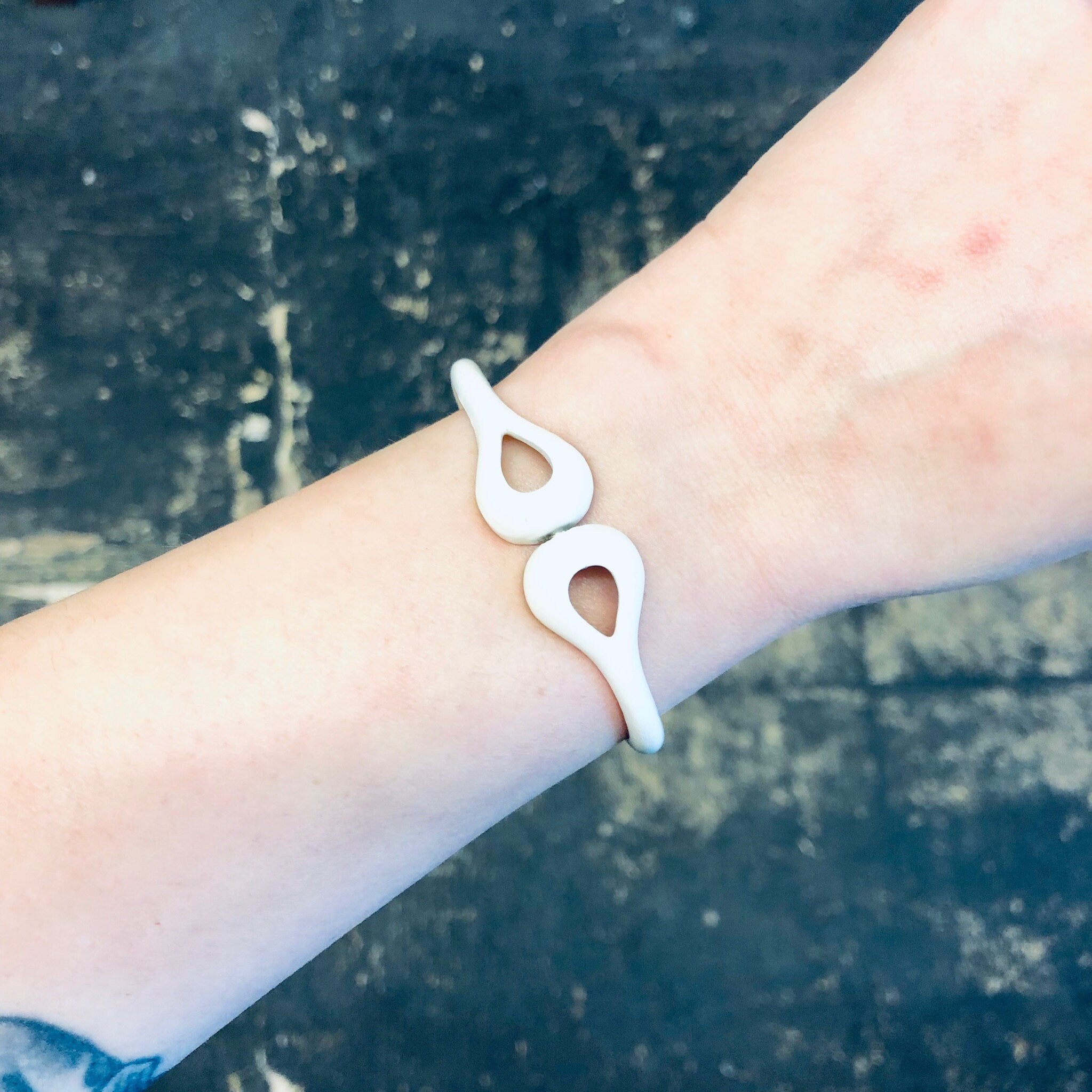 Vintage Vendome Bracelet, White Bracelet, Vendome Jewelry, Bangle Bracelet, Costume Jewelry, White Jewelry, Unique Jewelry, Cut Out Bracelet
