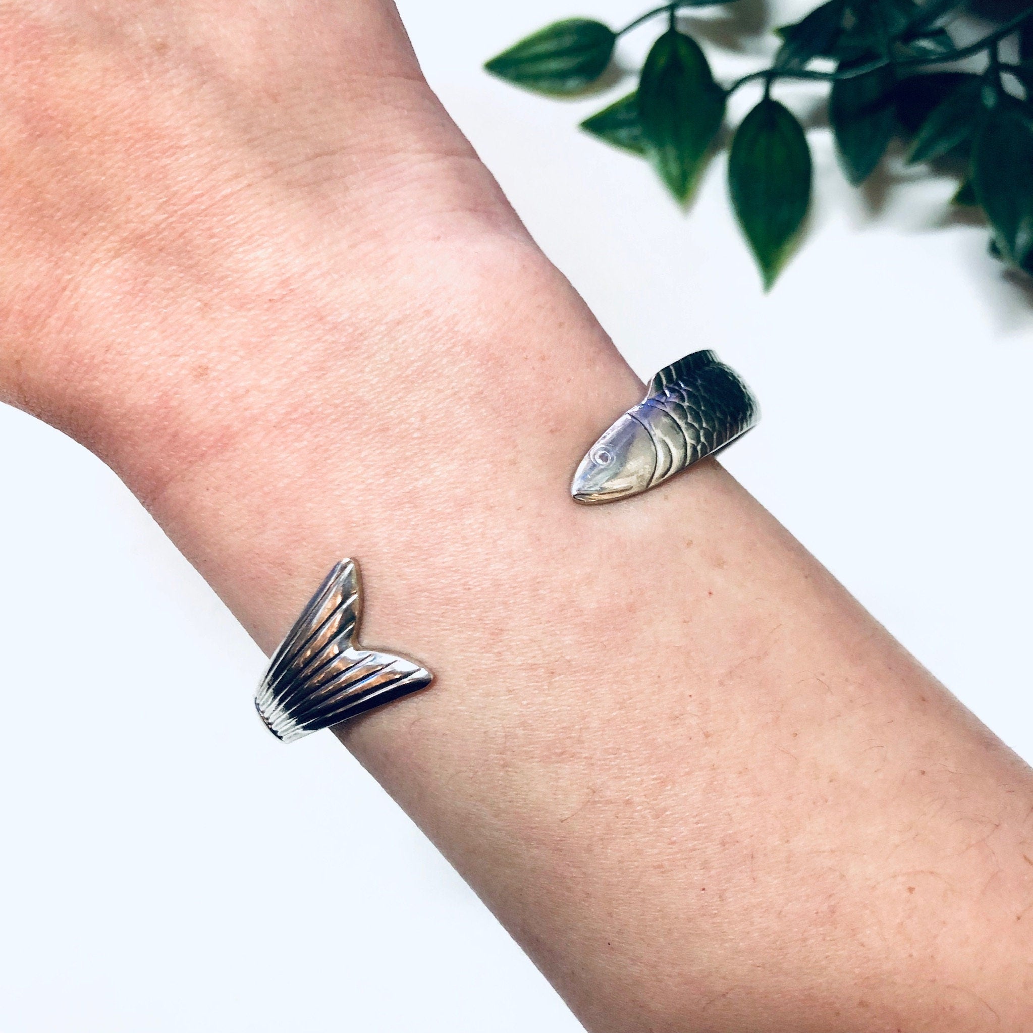 Vintage Bracelet, Silver Fish Bracelet, Fish Jewelry, Aquatic Jewelry, Bangle Bracelet, Cuff Bracelet, Unique Jewelry, Animal Bracelet, 925
