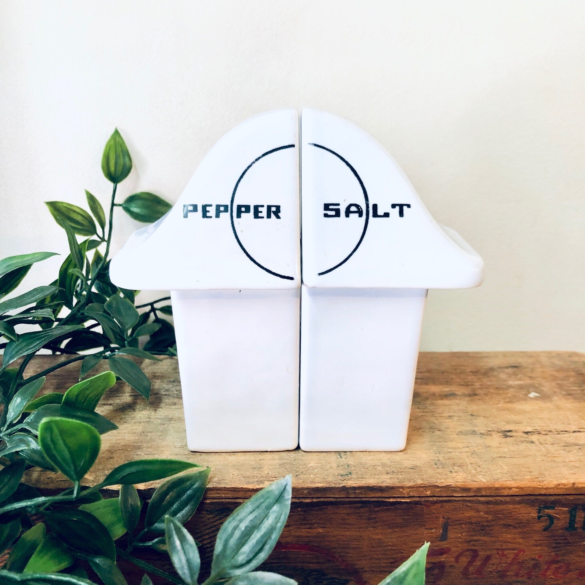 Vintage Shakers, Salt and Pepper, Retro Shakers, Unique Salt Shaker, Vintage Home Decor, Retro Decor, White Shakers, Unique Decor, Ceramic