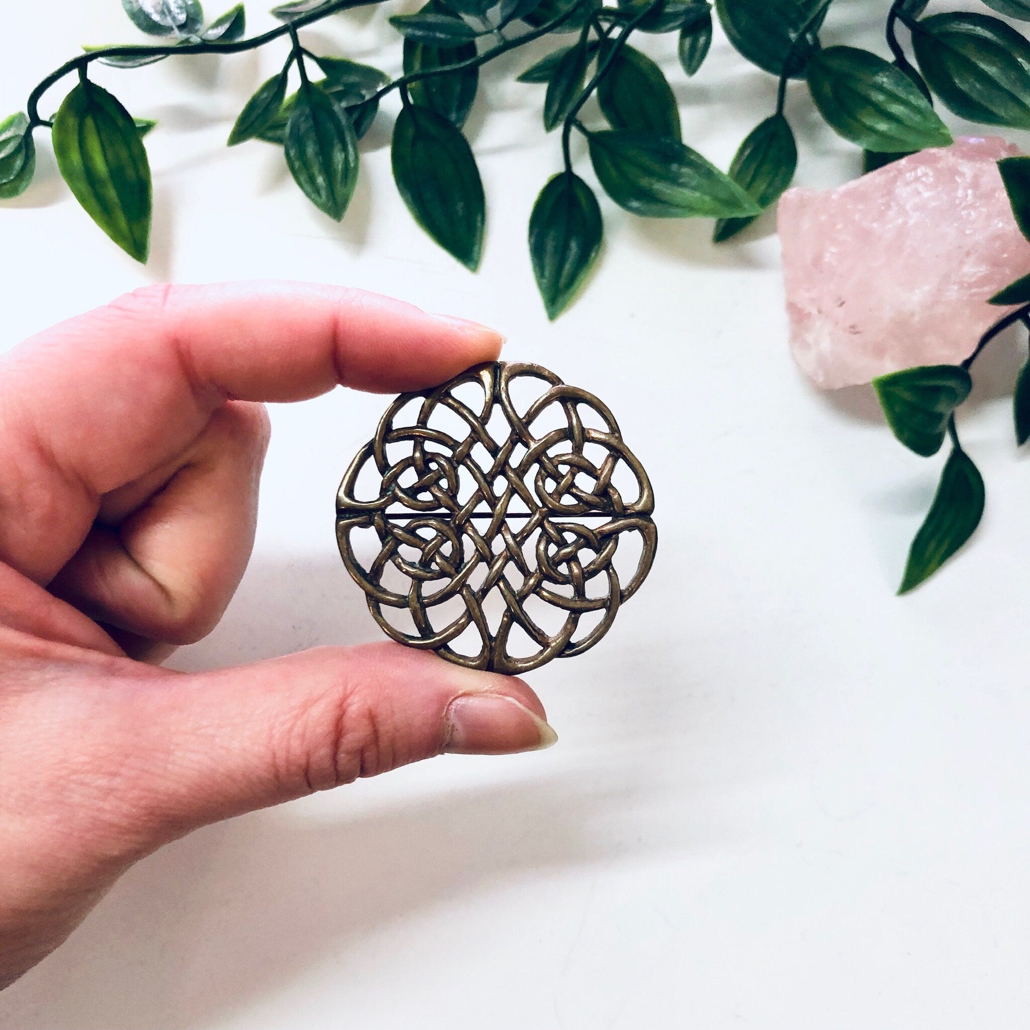 Vintage Brooch, Gold Toned Brooch, Celtic Style Pin, Vintage Pin, Vintage Jewelry, Round Brooch, Brass Toned Brooch, Celtic Knot, Unique Pin