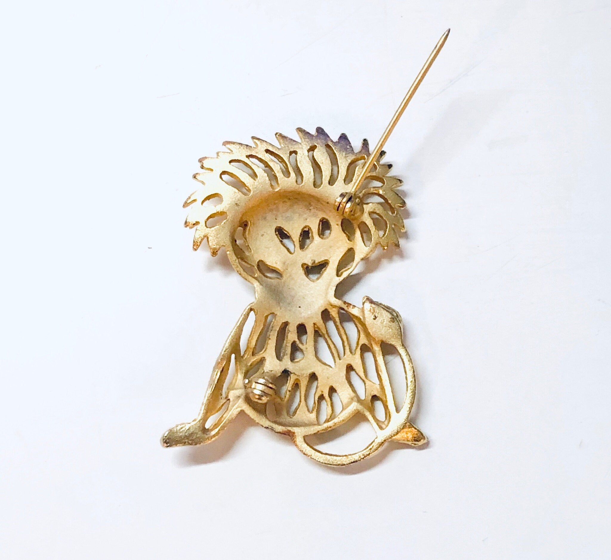 Vintage Lion Brooch, Gold Toned Brooch, Vintage Jewelry, Vintage Pin, Lion Jewelry, Animal Brooch, Green Gemstones, Unique Jewelry, Gold