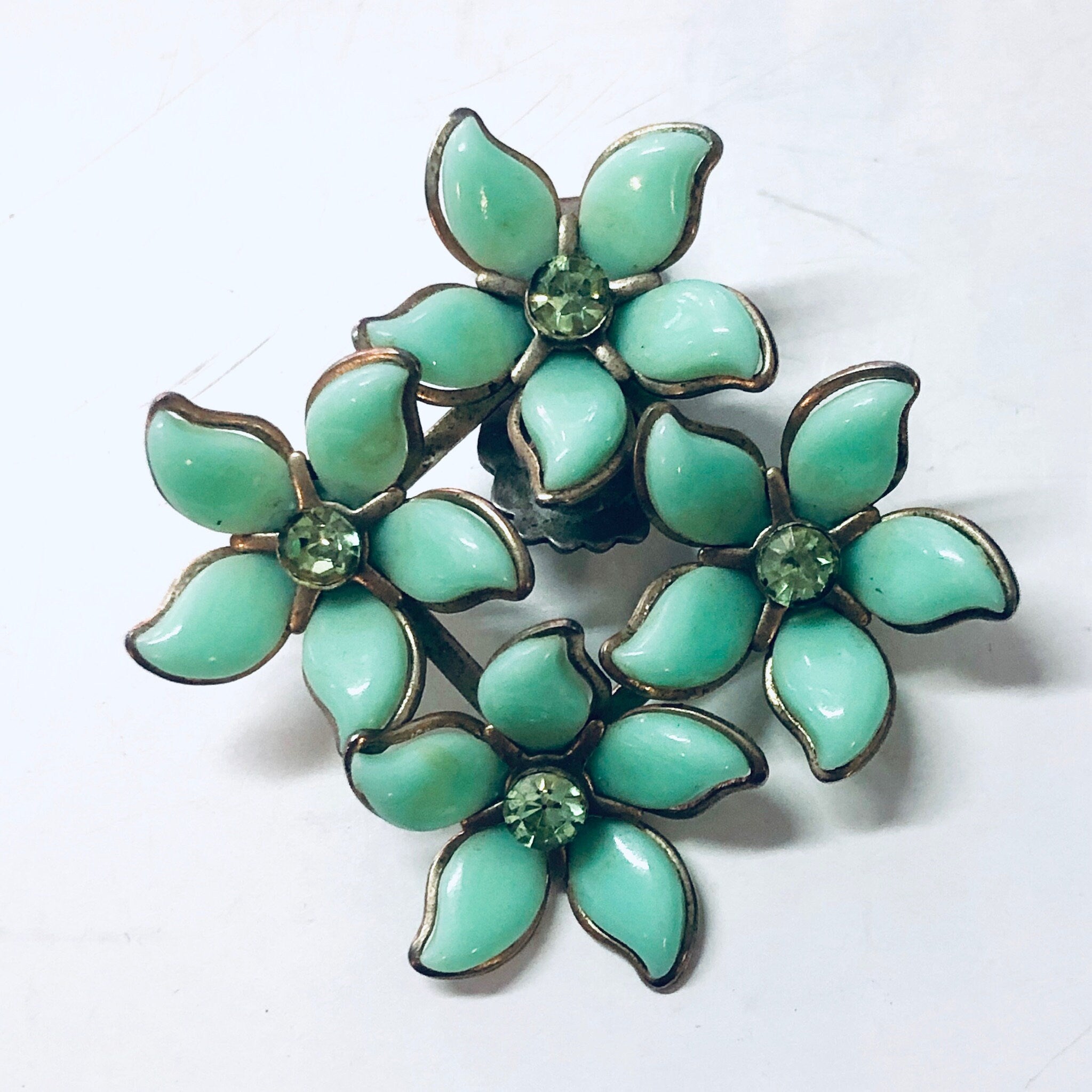 Clip On Earrings, Vintage Earrings, Costume Jewelry, Vintage Jewelry, Floral Earrings, Flower Jewelry, Green Earrings, Seafoam Green Flowers