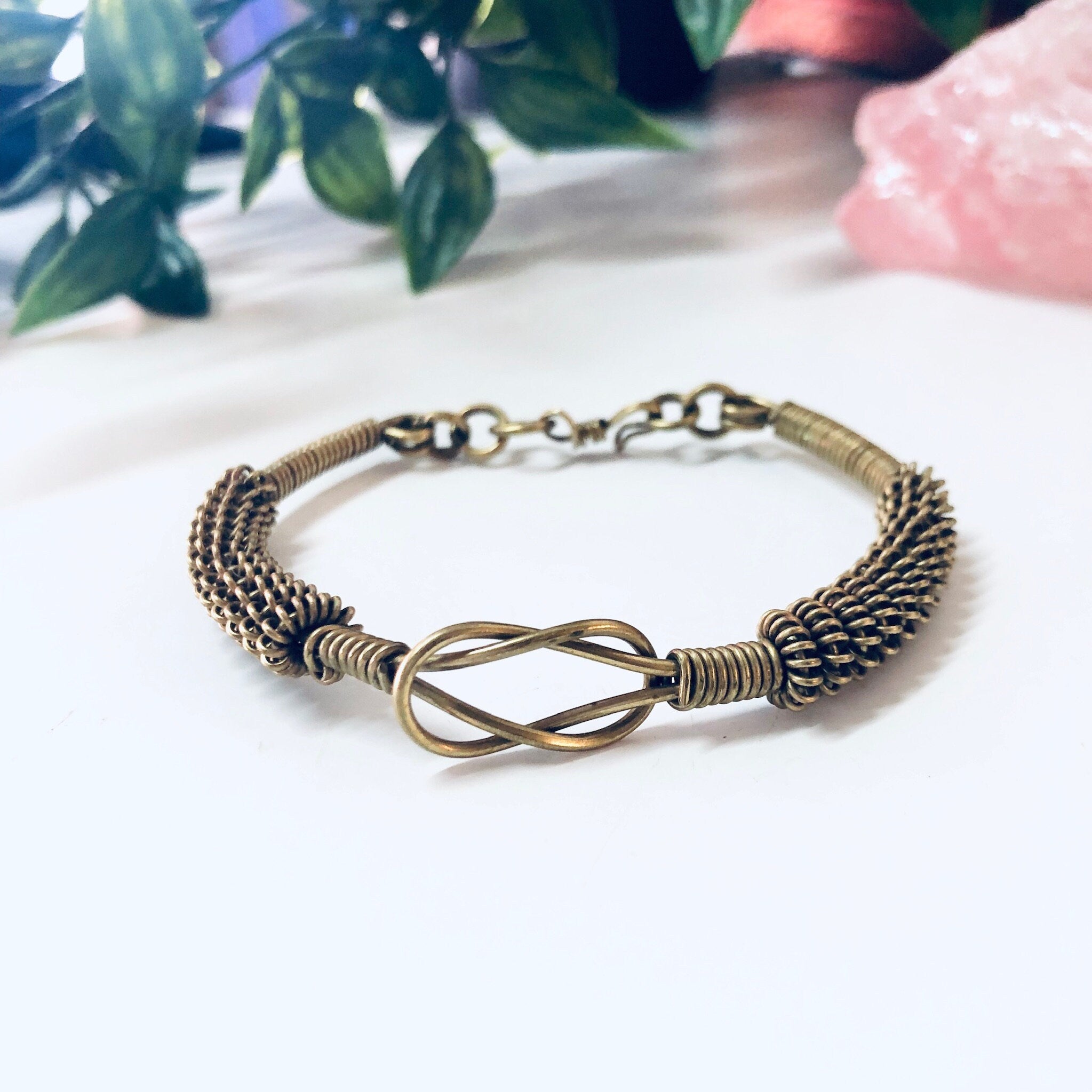 Vintage Bracelet, Unique Jewelry, Brass Bracelet, Gold Toned Jewelry, Knot Design, Small bracelet, Vintage Jewelry, Wire Bracelet, Bangle