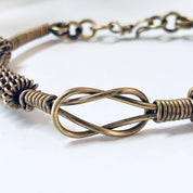 Vintage Bracelet, Unique Jewelry, Brass Bracelet, Gold Toned Jewelry, Knot Design, Small bracelet, Vintage Jewelry, Wire Bracelet, Bangle