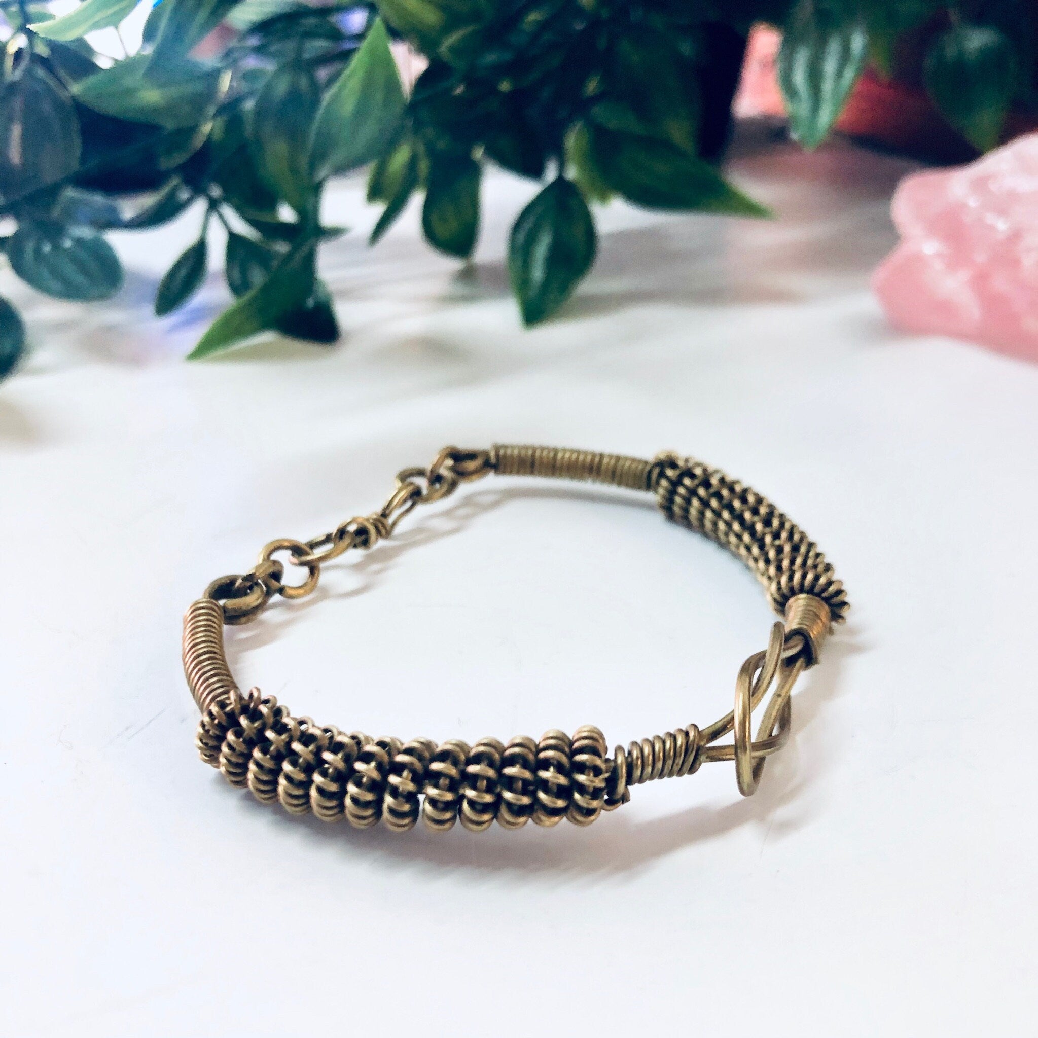 Vintage Bracelet, Unique Jewelry, Brass Bracelet, Gold Toned Jewelry, Knot Design, Small bracelet, Vintage Jewelry, Wire Bracelet, Bangle