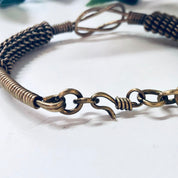 Vintage Bracelet, Unique Jewelry, Brass Bracelet, Gold Toned Jewelry, Knot Design, Small bracelet, Vintage Jewelry, Wire Bracelet, Bangle