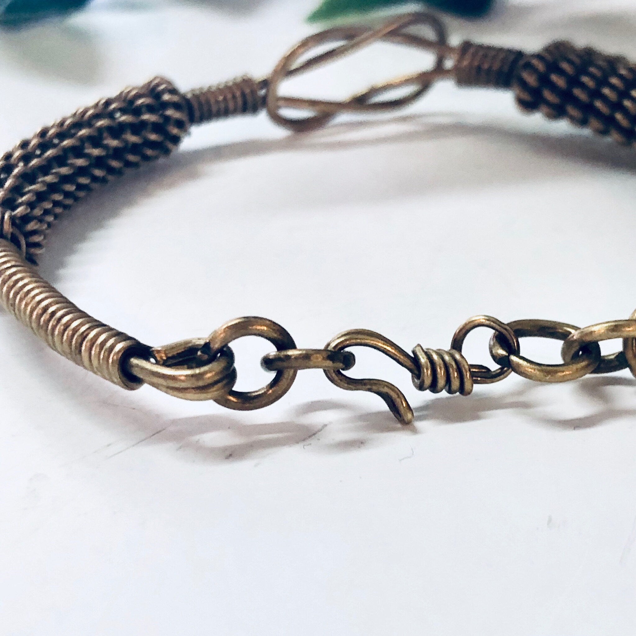 Vintage Bracelet, Unique Jewelry, Brass Bracelet, Gold Toned Jewelry, Knot Design, Small bracelet, Vintage Jewelry, Wire Bracelet, Bangle