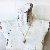 Vintage Necklace, Gold Toned Necklace, Conch Shell, Shell Necklace, Shell Pendant, Beach Lover, Vintage Jewelry, Thin Chain, Shell Pendant
