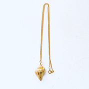 Vintage Necklace, Gold Toned Necklace, Conch Shell, Shell Necklace, Shell Pendant, Beach Lover, Vintage Jewelry, Thin Chain, Shell Pendant