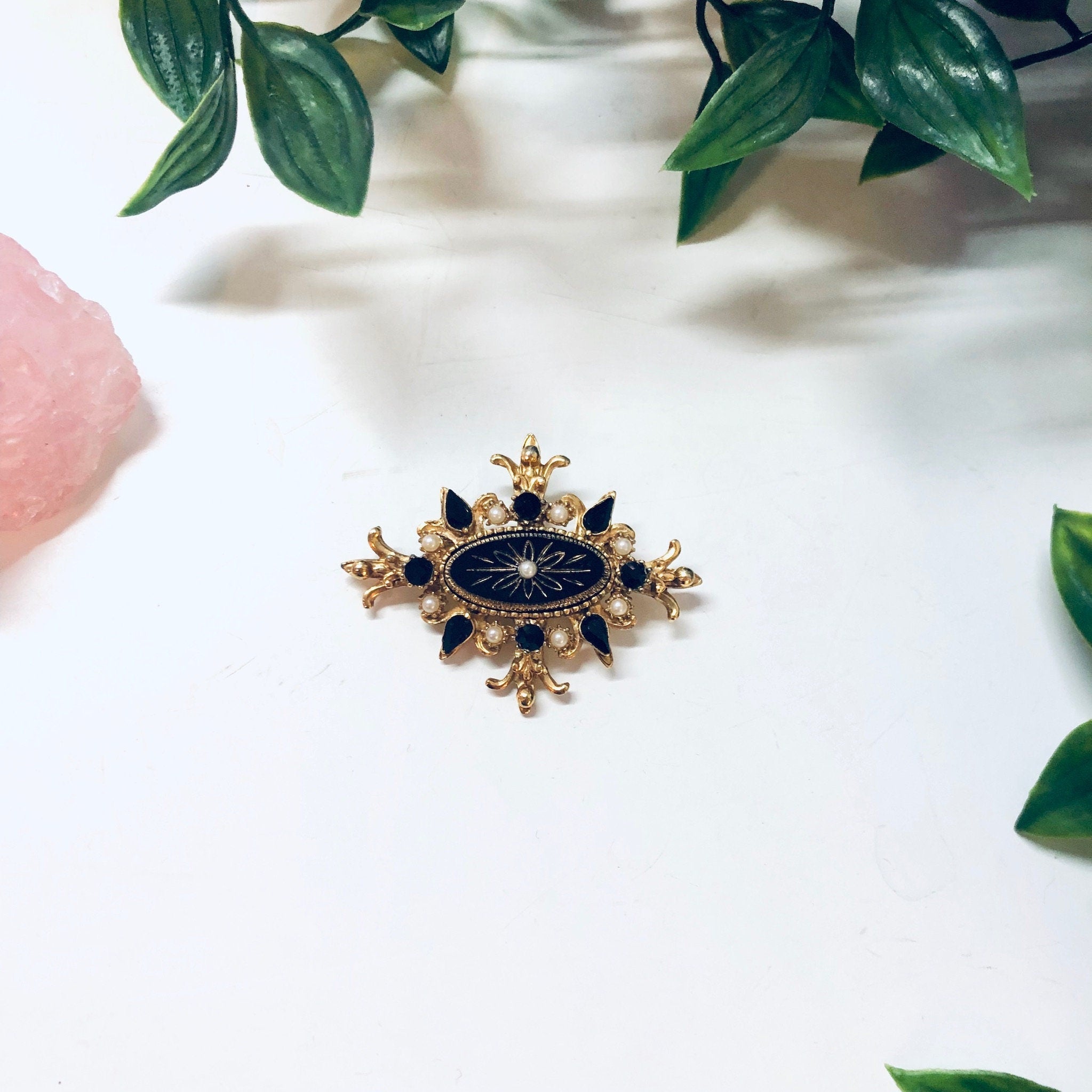 Vintage Brooch, Gold Toned Brooch, Black and Gold, Vintage Jewelry, Vintage Pin, Unique Jewelry, Statement Jewelry, Faux Pearl Pin, Black