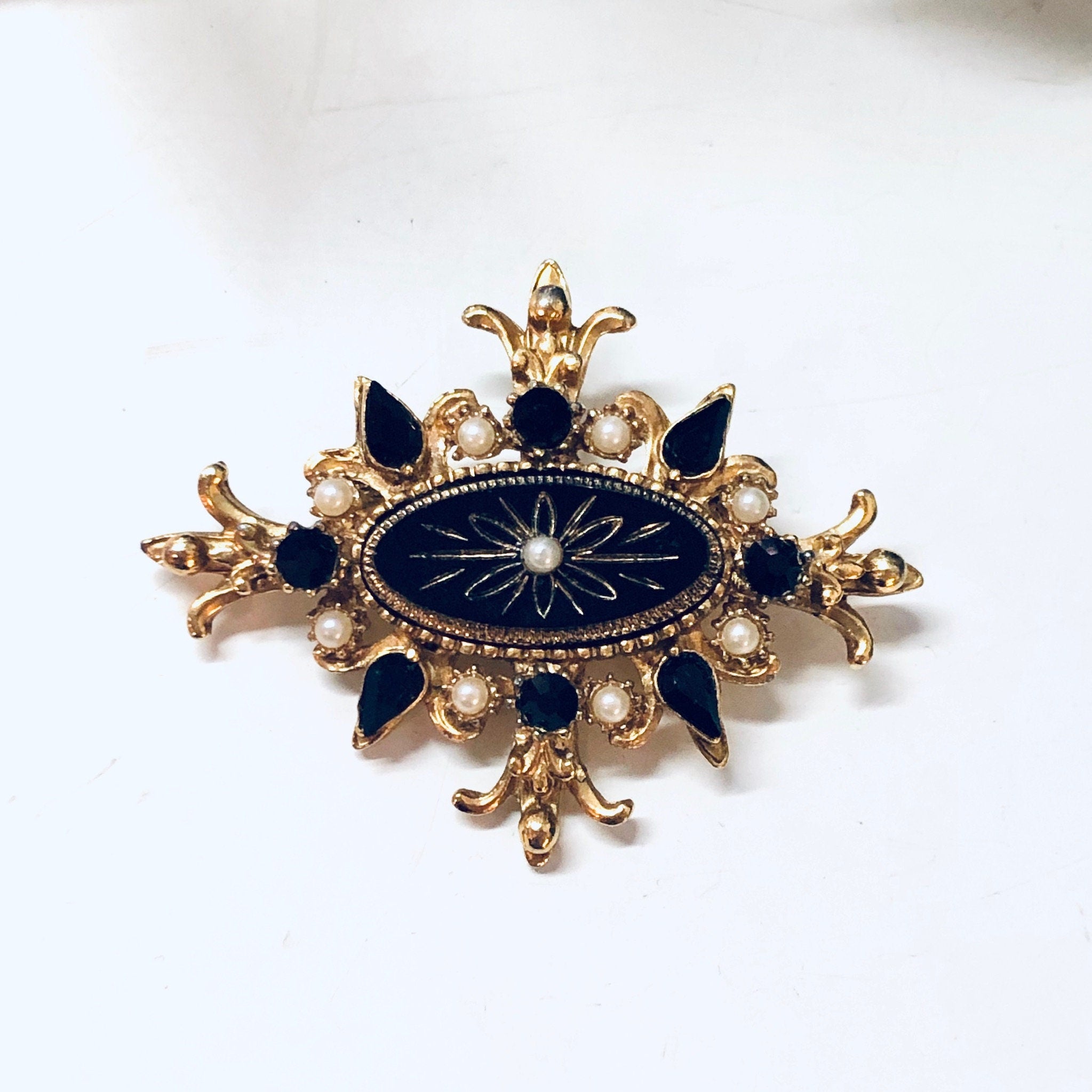 Vintage Brooch, Gold Toned Brooch, Black and Gold, Vintage Jewelry, Vintage Pin, Unique Jewelry, Statement Jewelry, Faux Pearl Pin, Black