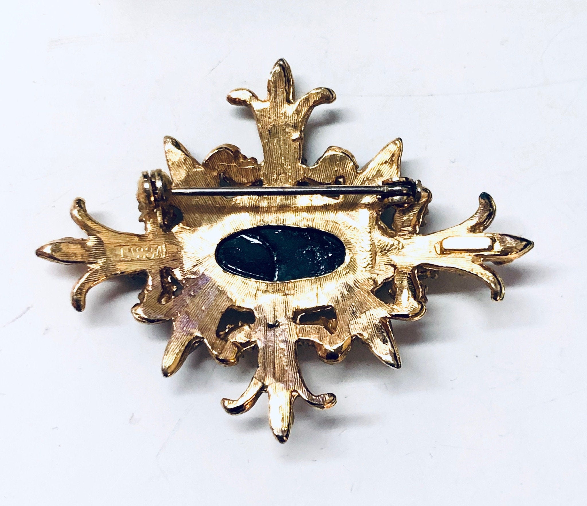 Vintage Brooch, Gold Toned Brooch, Black and Gold, Vintage Jewelry, Vintage Pin, Unique Jewelry, Statement Jewelry, Faux Pearl Pin, Black