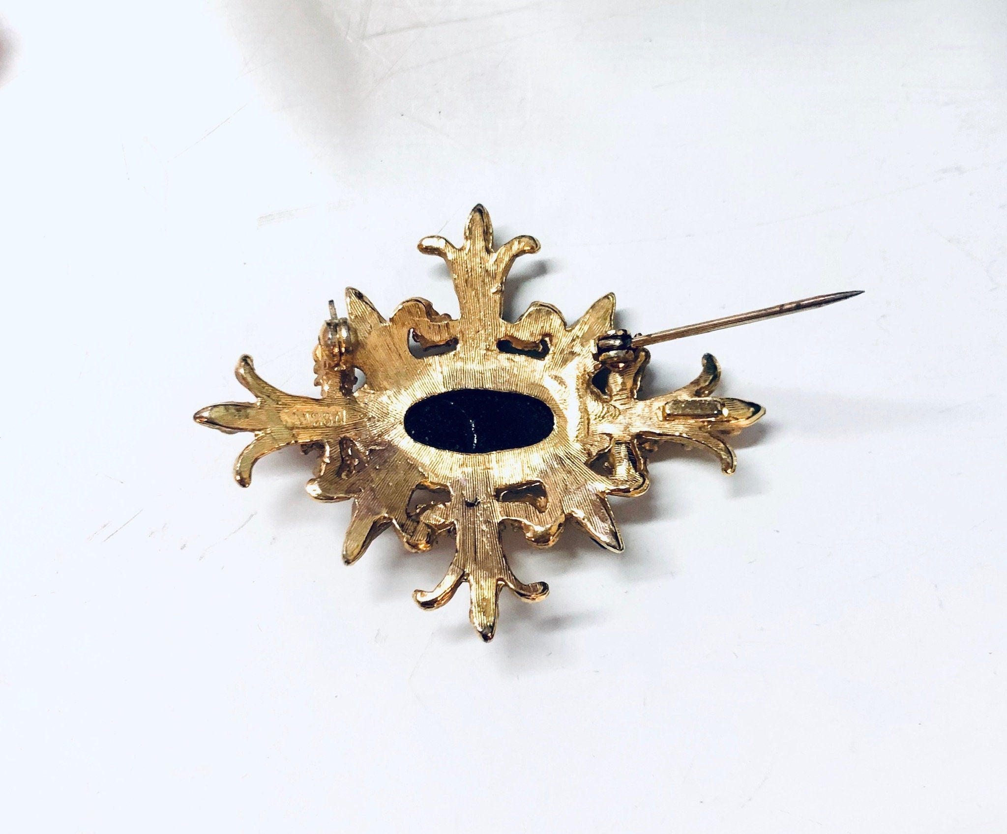 Vintage Brooch, Gold Toned Brooch, Black and Gold, Vintage Jewelry, Vintage Pin, Unique Jewelry, Statement Jewelry, Faux Pearl Pin, Black