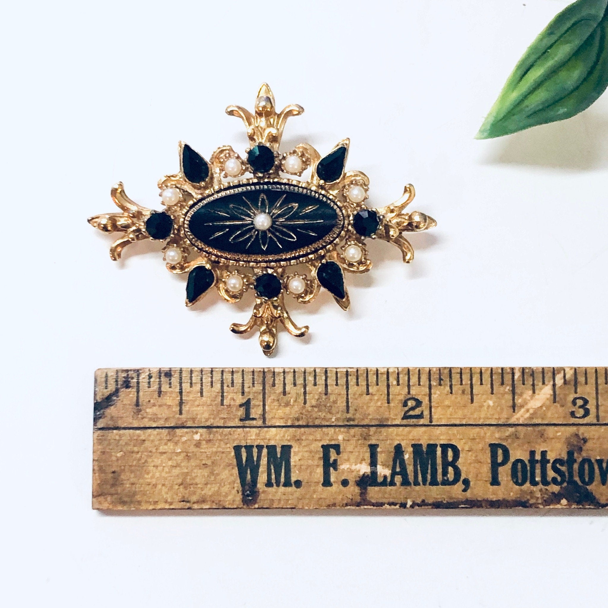 Vintage Brooch, Gold Toned Brooch, Black and Gold, Vintage Jewelry, Vintage Pin, Unique Jewelry, Statement Jewelry, Faux Pearl Pin, Black