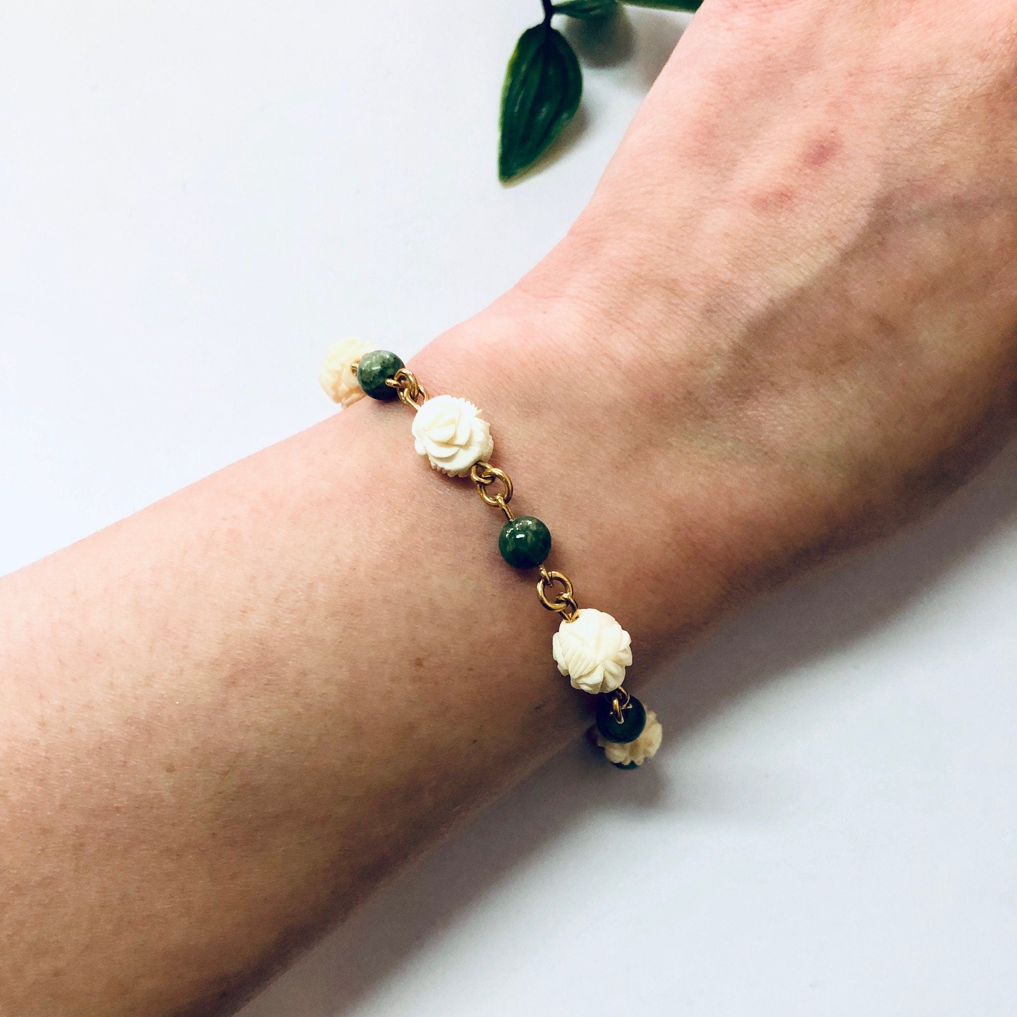 Vintage Bracelet, Floral Bracelet, Carved Flower, Flower Bracelet, Green Jewelry, Gold Toned Bracelet, Costume Jewelry, White Flower, Gold