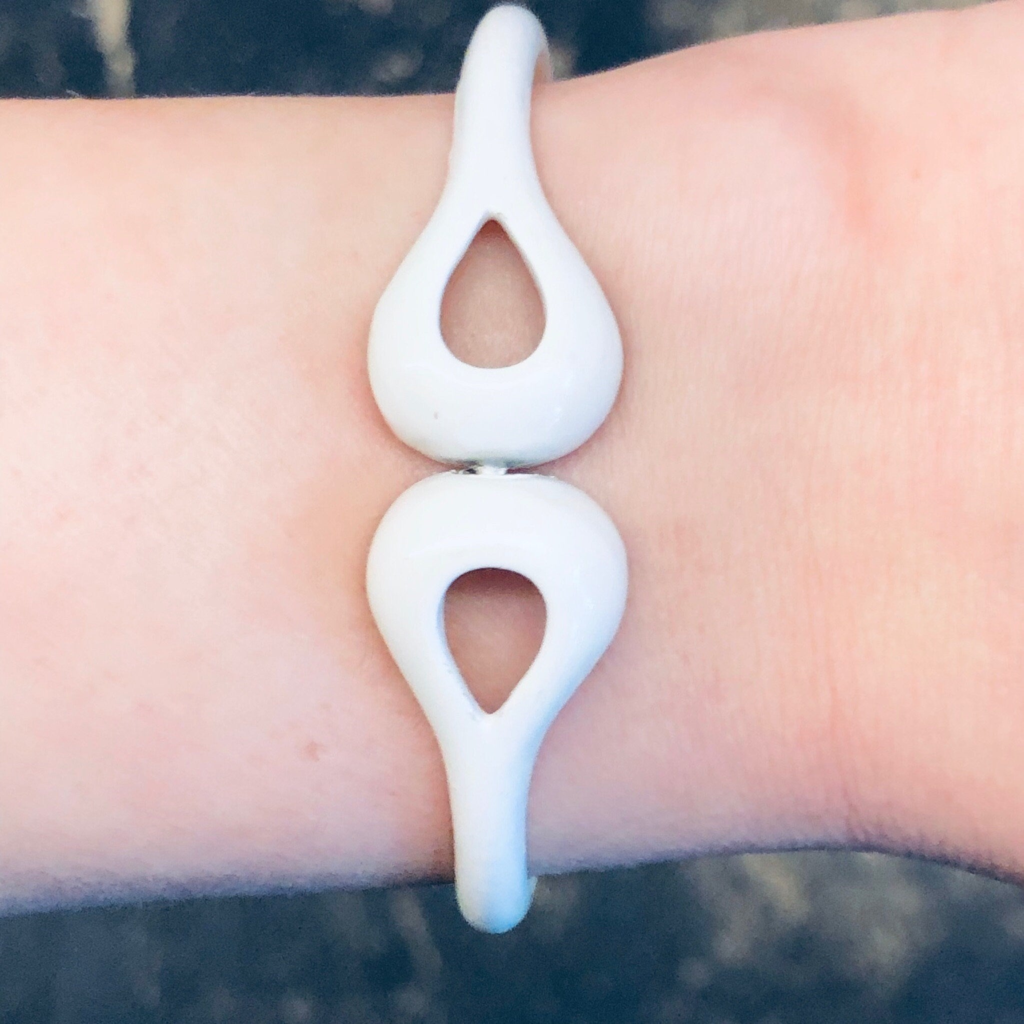 Vintage Vendome Bracelet, White Bracelet, Vendome Jewelry, Bangle Bracelet, Costume Jewelry, White Jewelry, Unique Jewelry, Cut Out Bracelet
